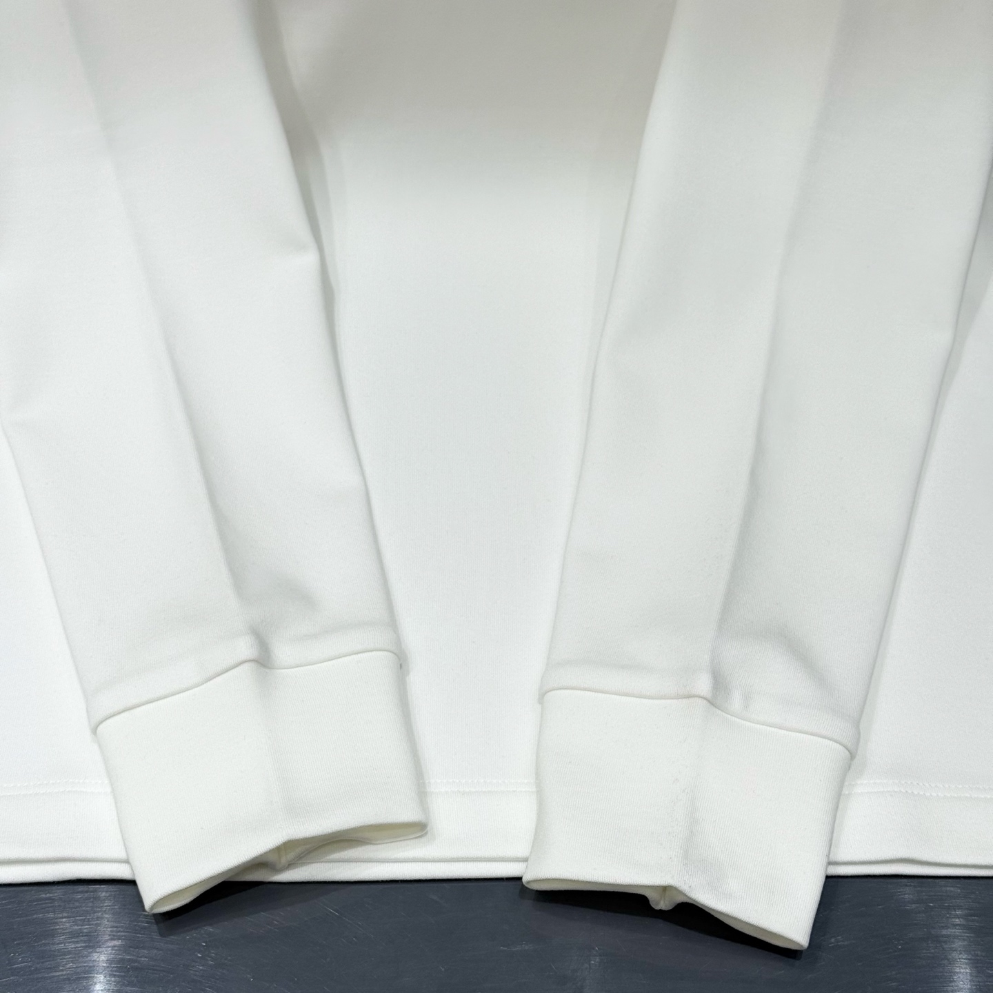 白色：细节特写