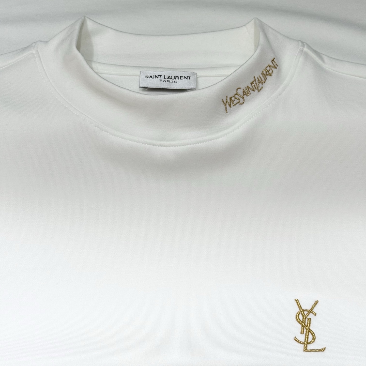 白色：细节特写