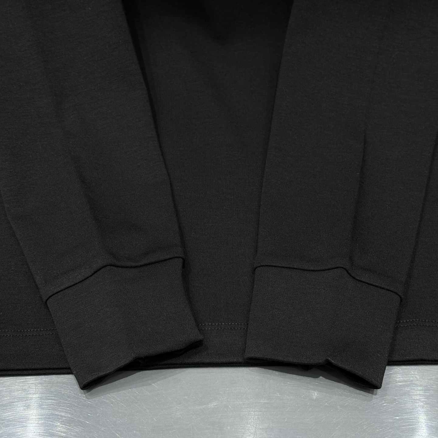 黑色：细节特写