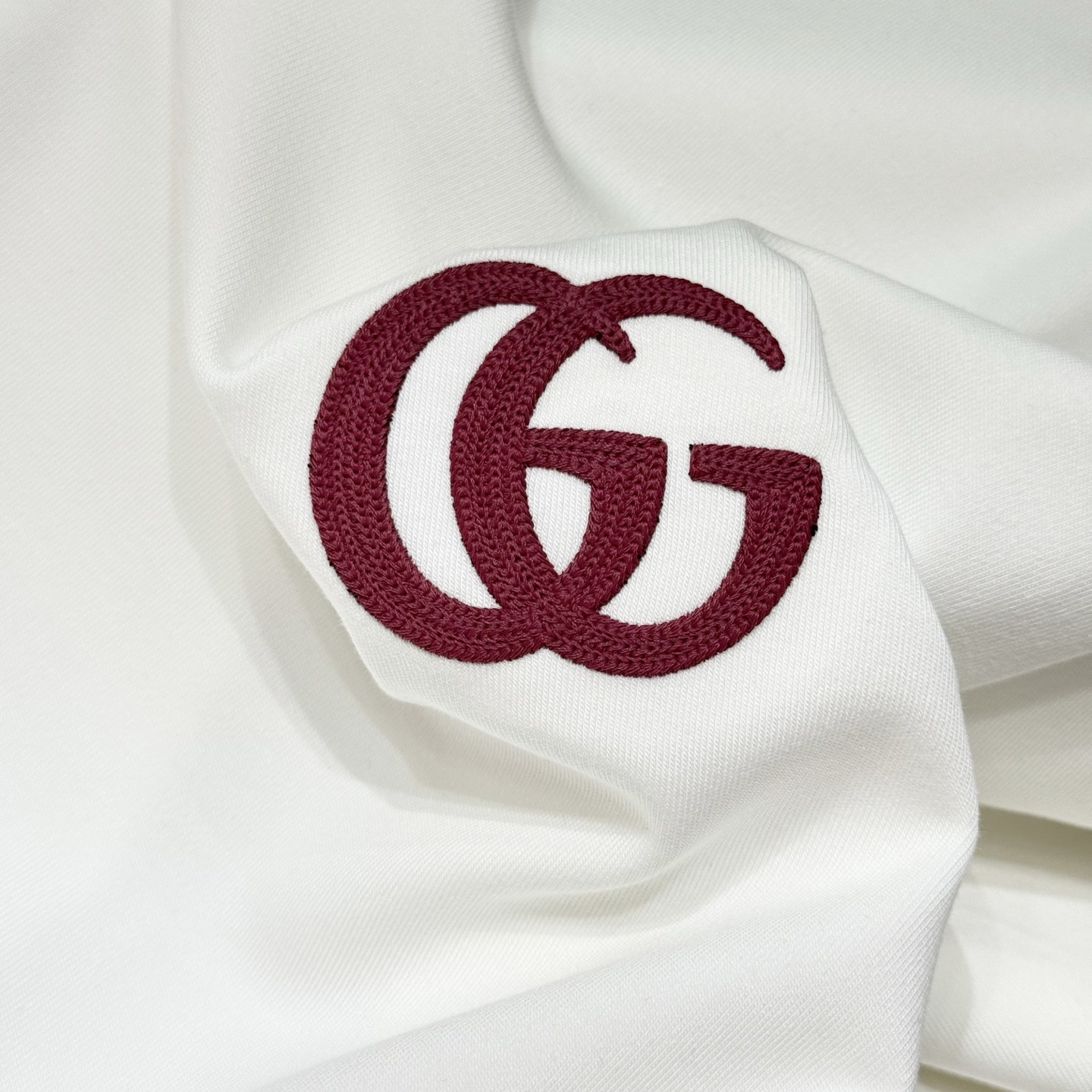 白色：细节特写