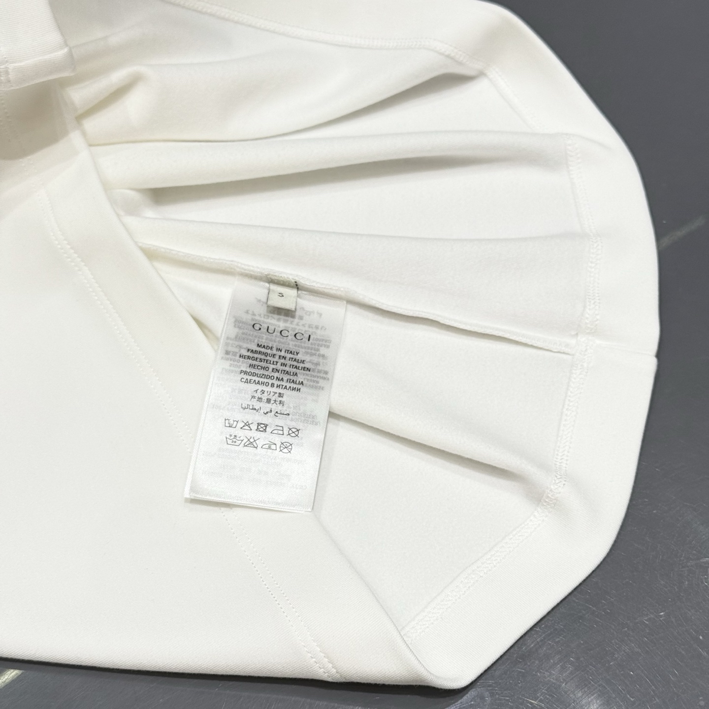 白色：细节特写