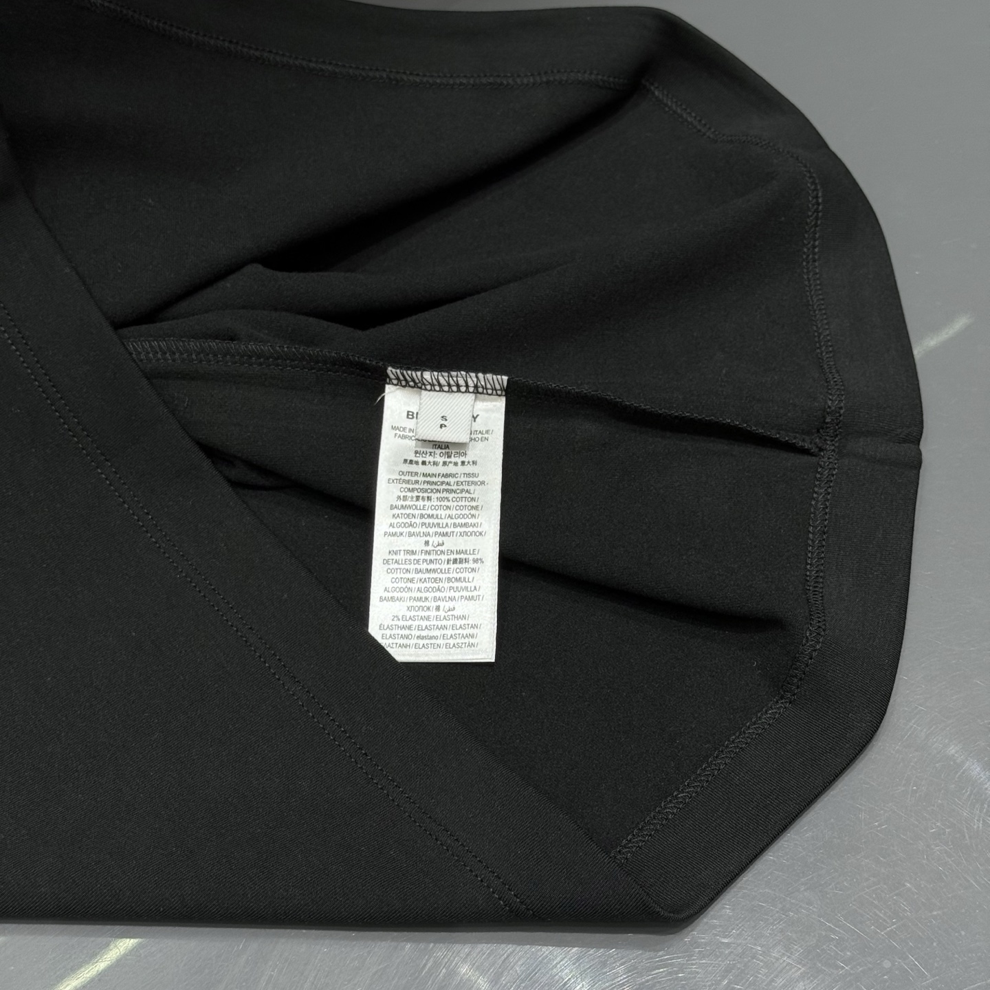 黑色：细节特写