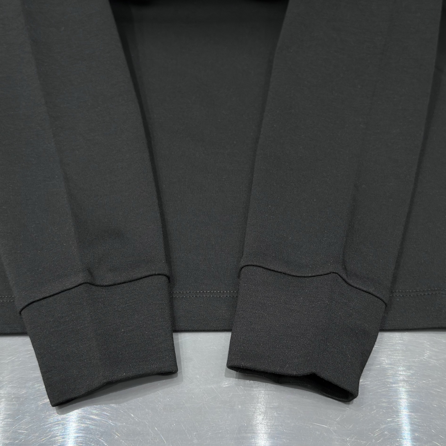 黑色：细节特写