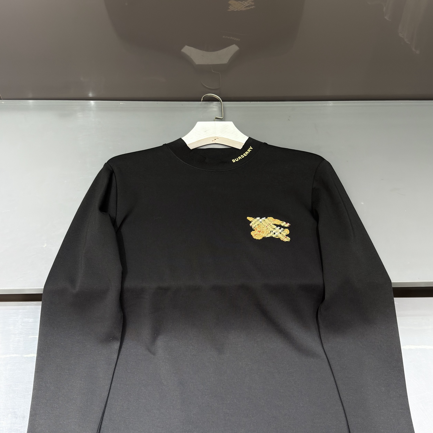 黑色：细节特写