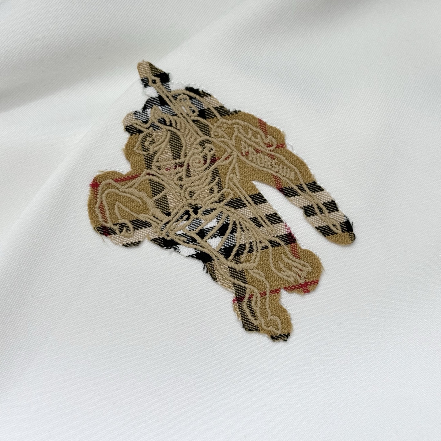 白色：细节特写