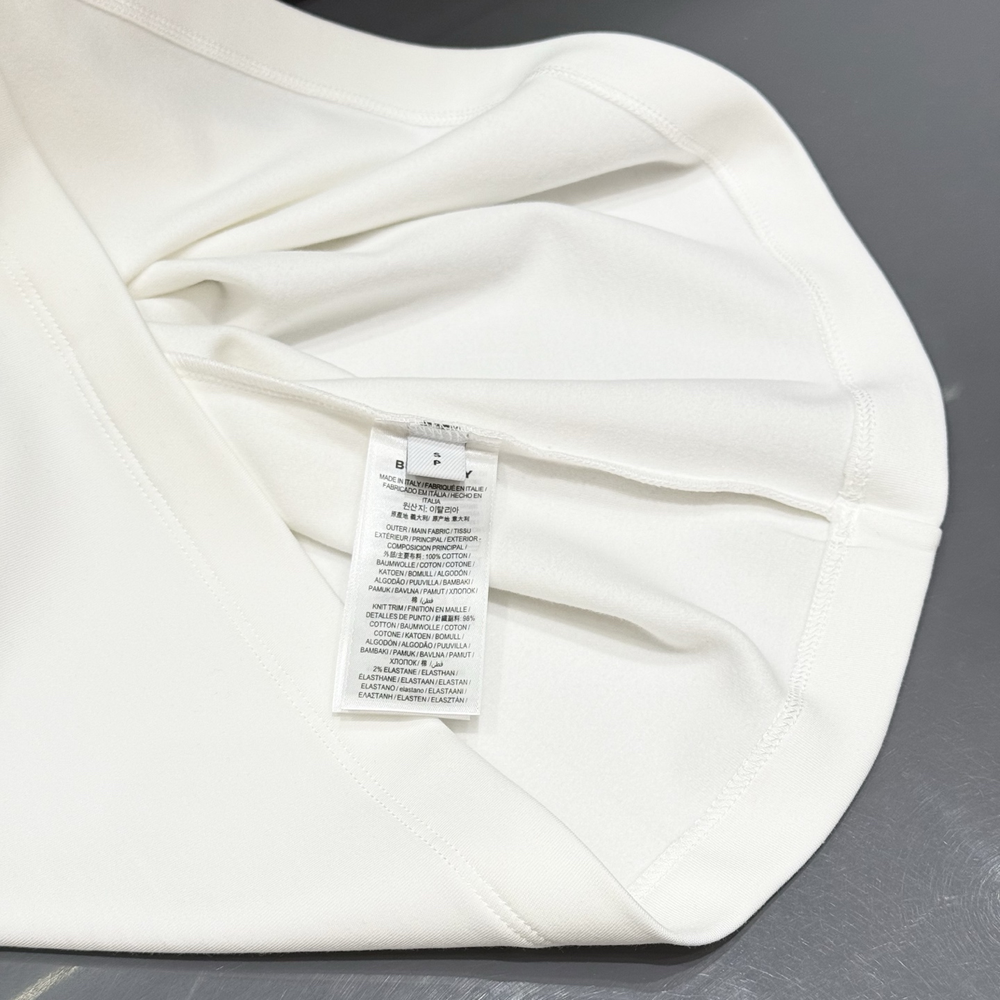 白色：细节特写