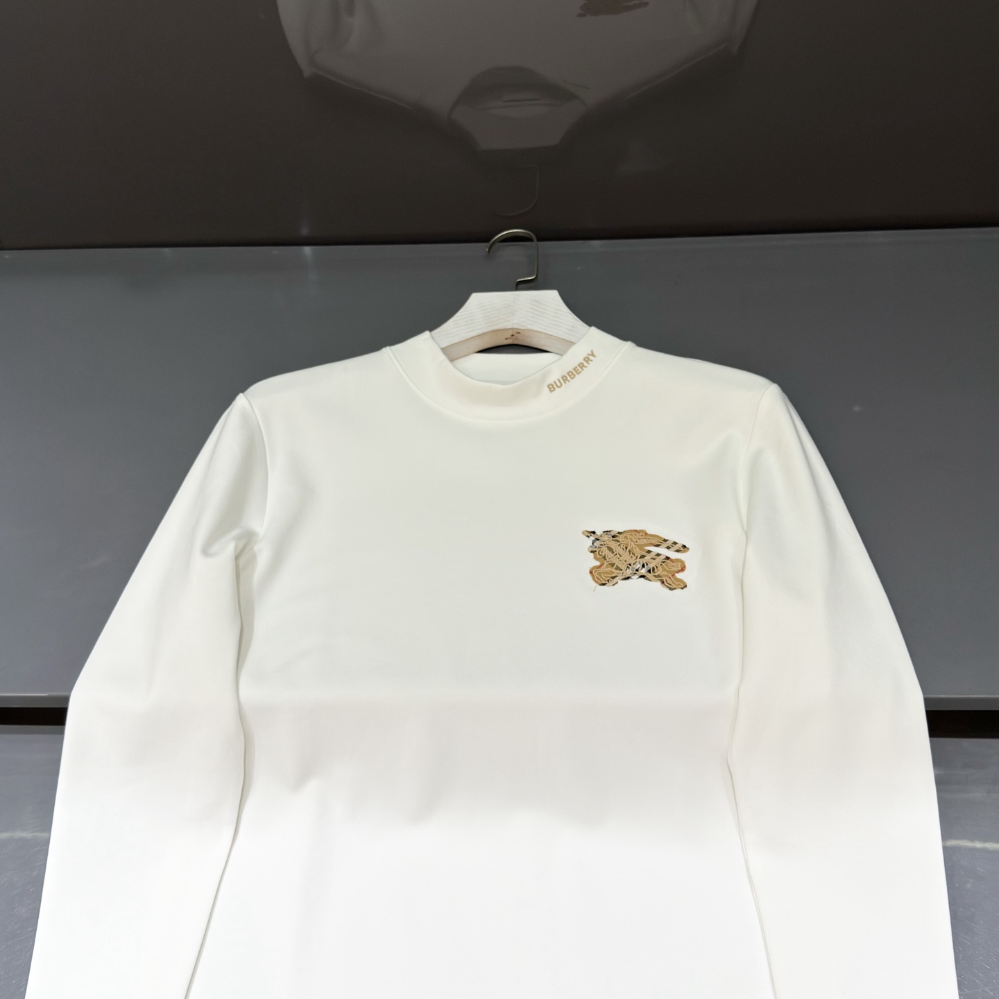 白色：细节特写