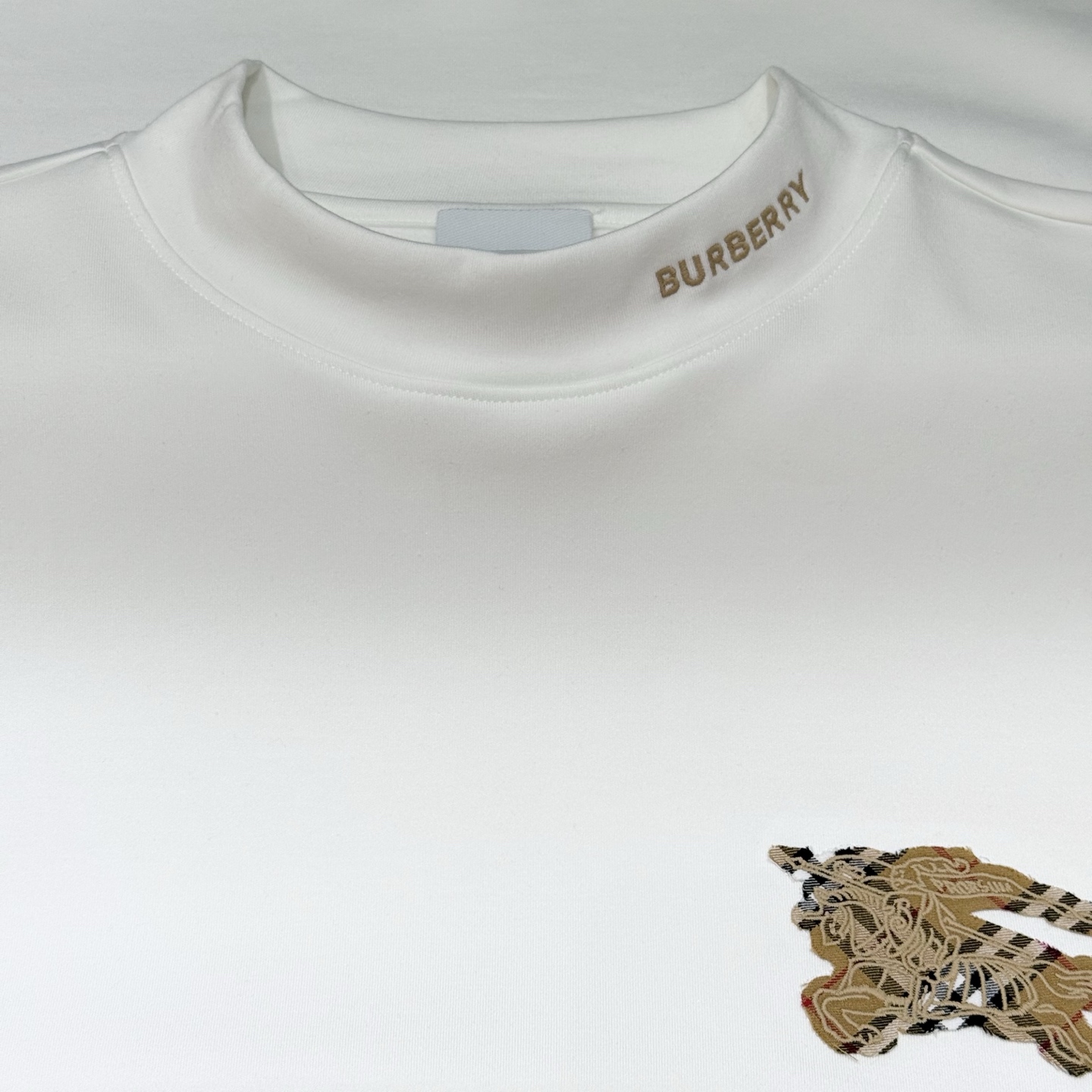 白色：细节特写