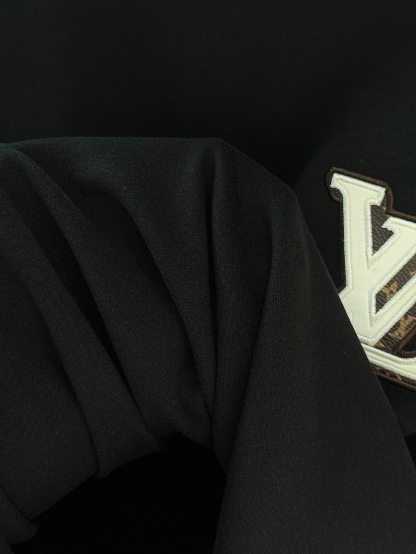 【新品】 驴 半高领打底衫 刺绣精品 ‼️‼️ 2025SS秋冬🆕 “驴”牌男士圆领长袖打底衫 柜台同步