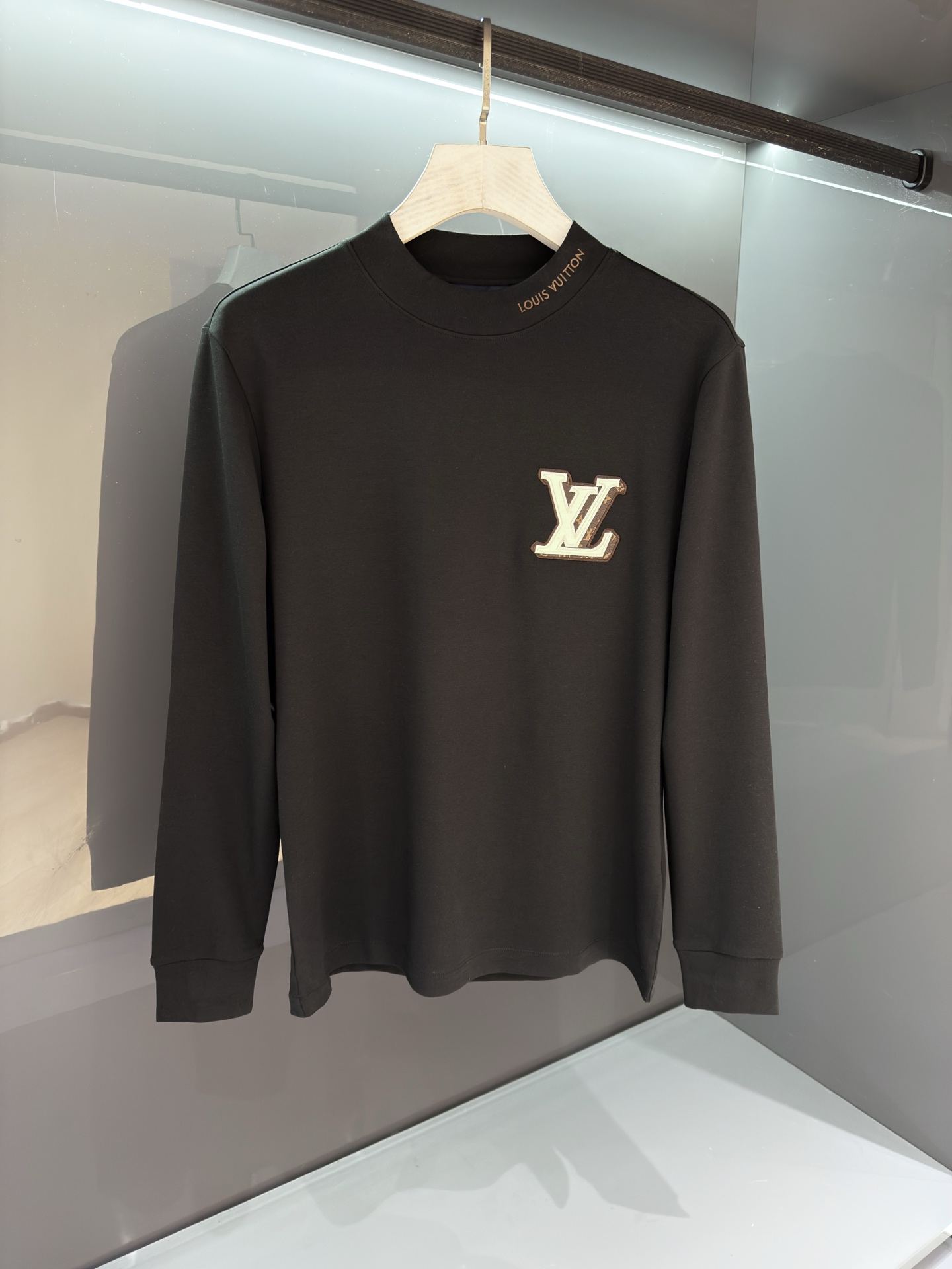 【新品】 驴 半高领打底衫 刺绣精品 ‼️‼️ 2025SS秋冬🆕 “驴”牌男士圆领长袖打底衫 柜台同步