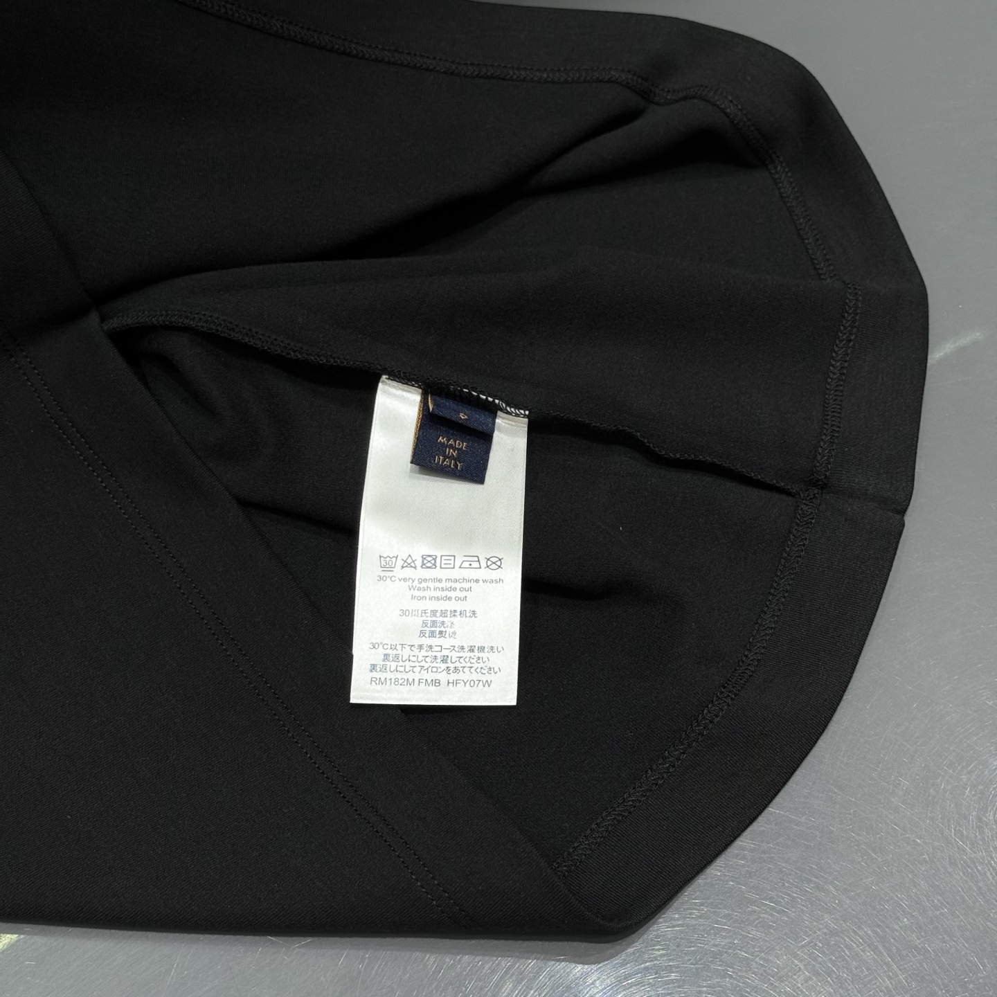 黑色：细节特写