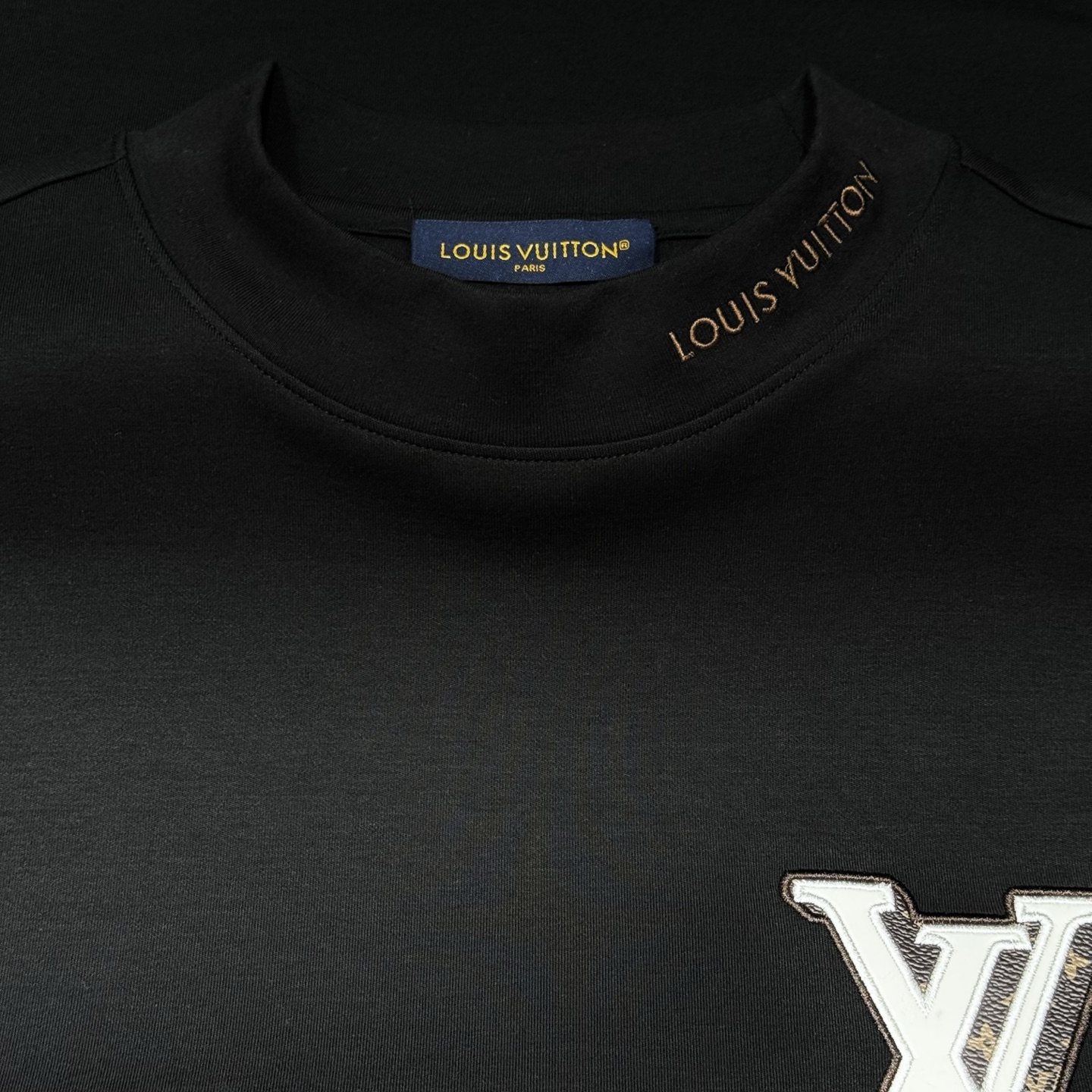 黑色：细节特写