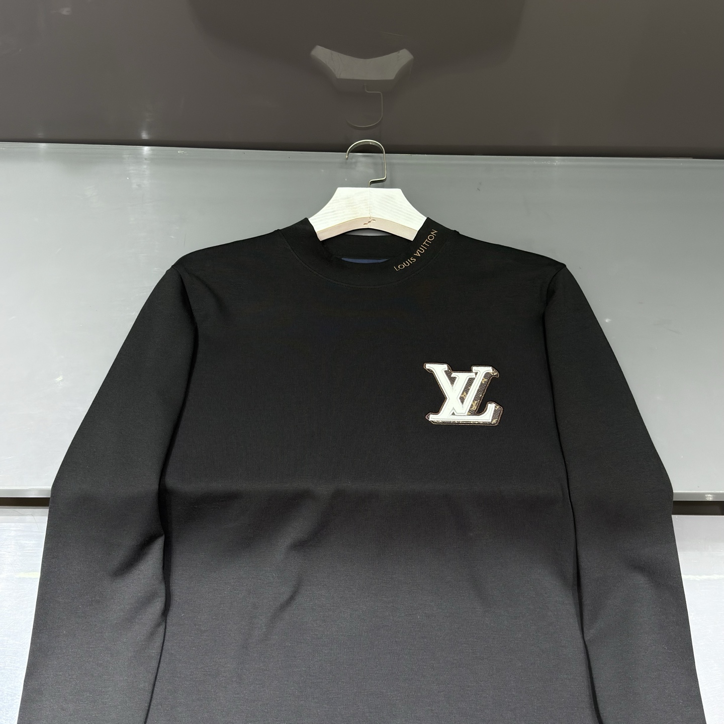 黑色：细节特写