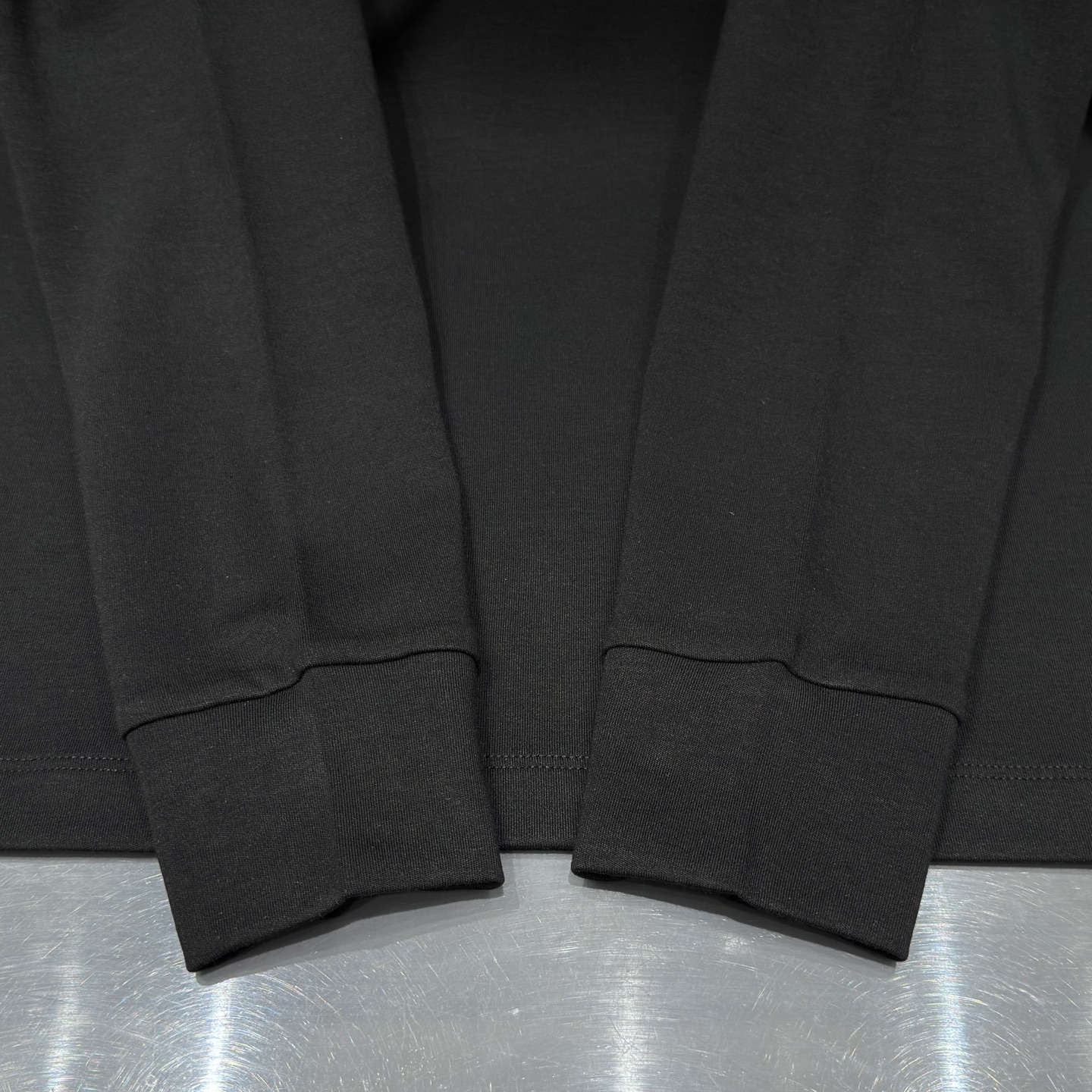 黑色：细节特写