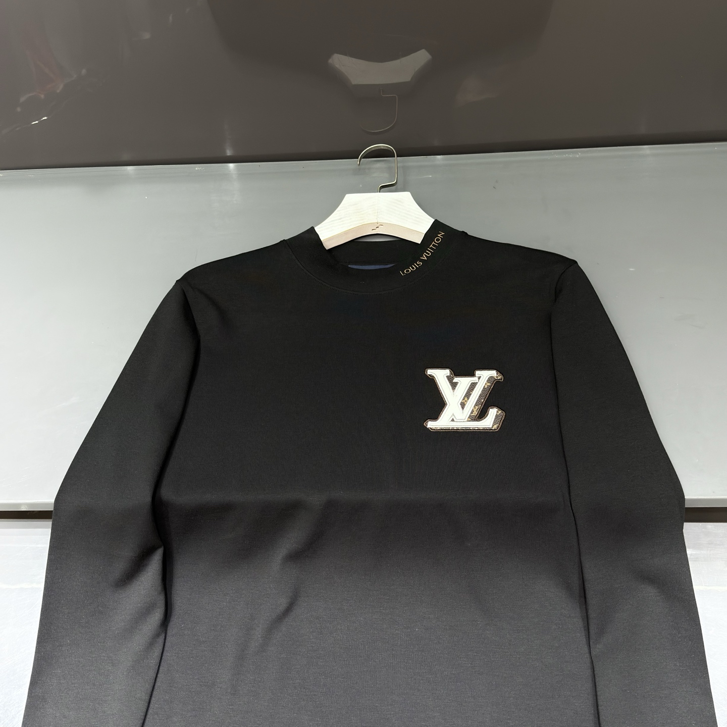 黑色：细节特写