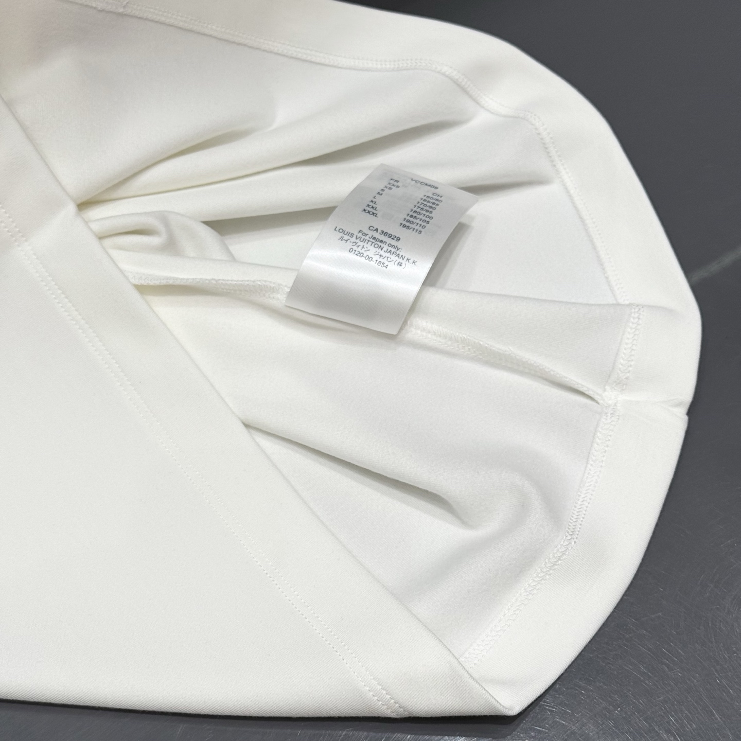 白色：细节特写