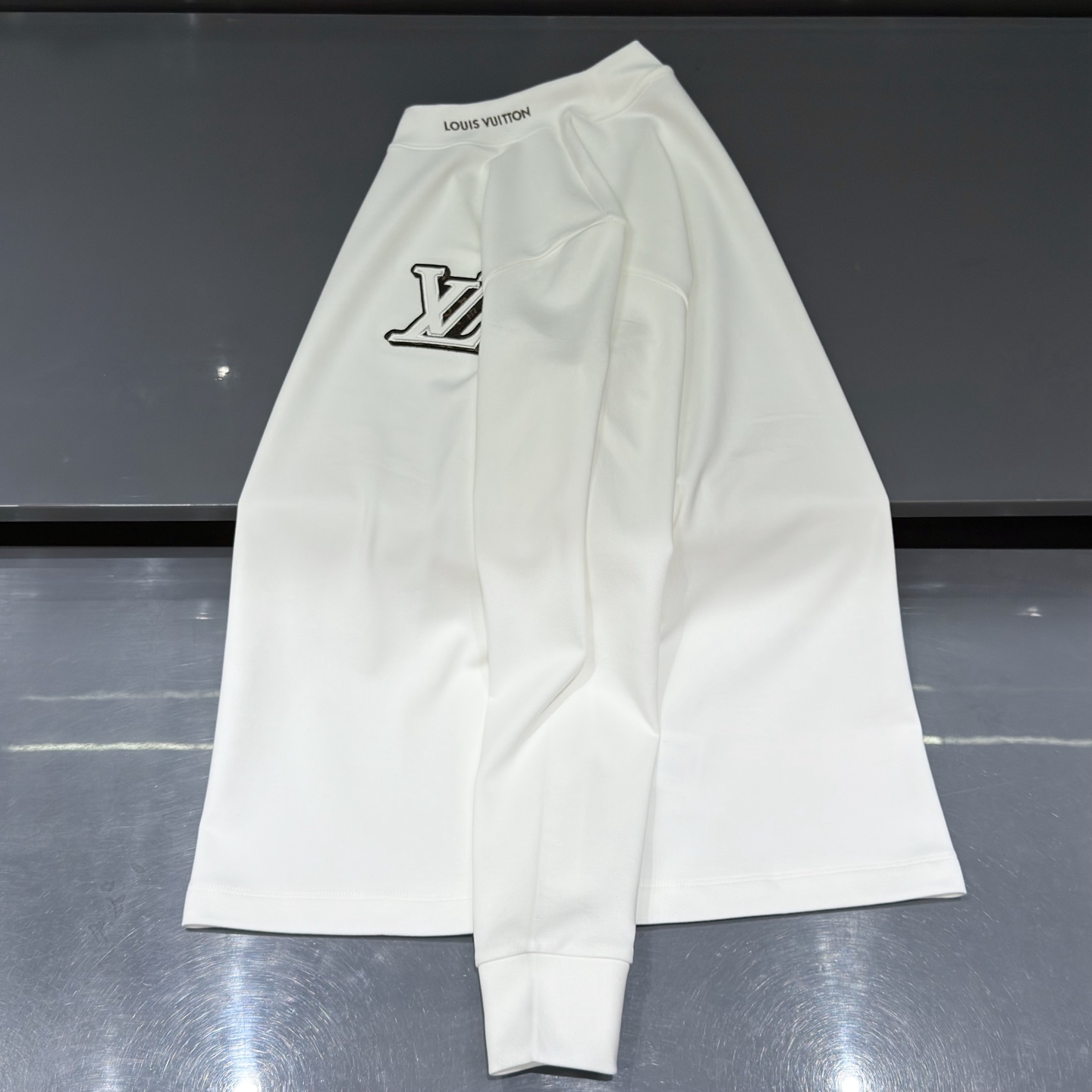 白色：细节特写