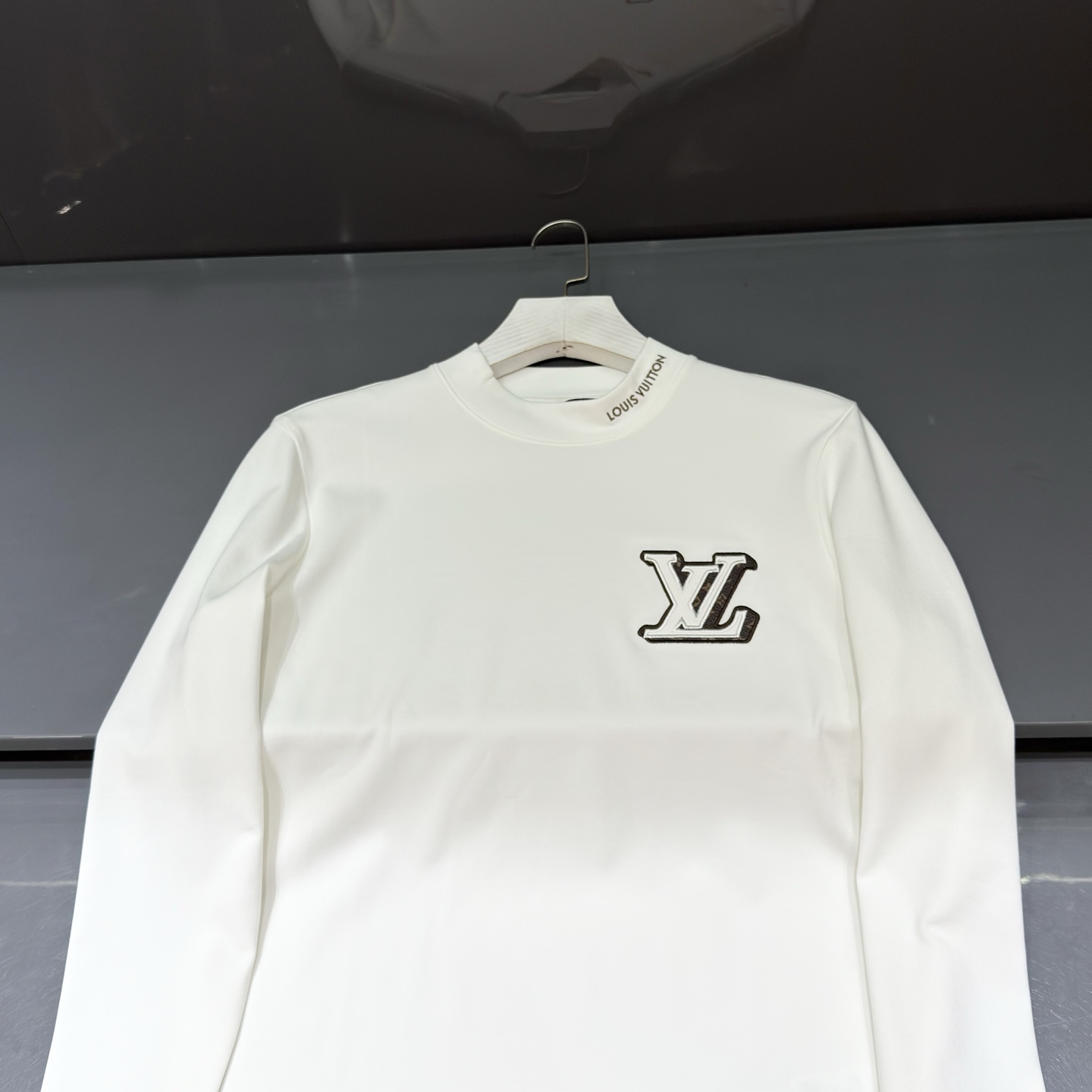 白色：细节特写