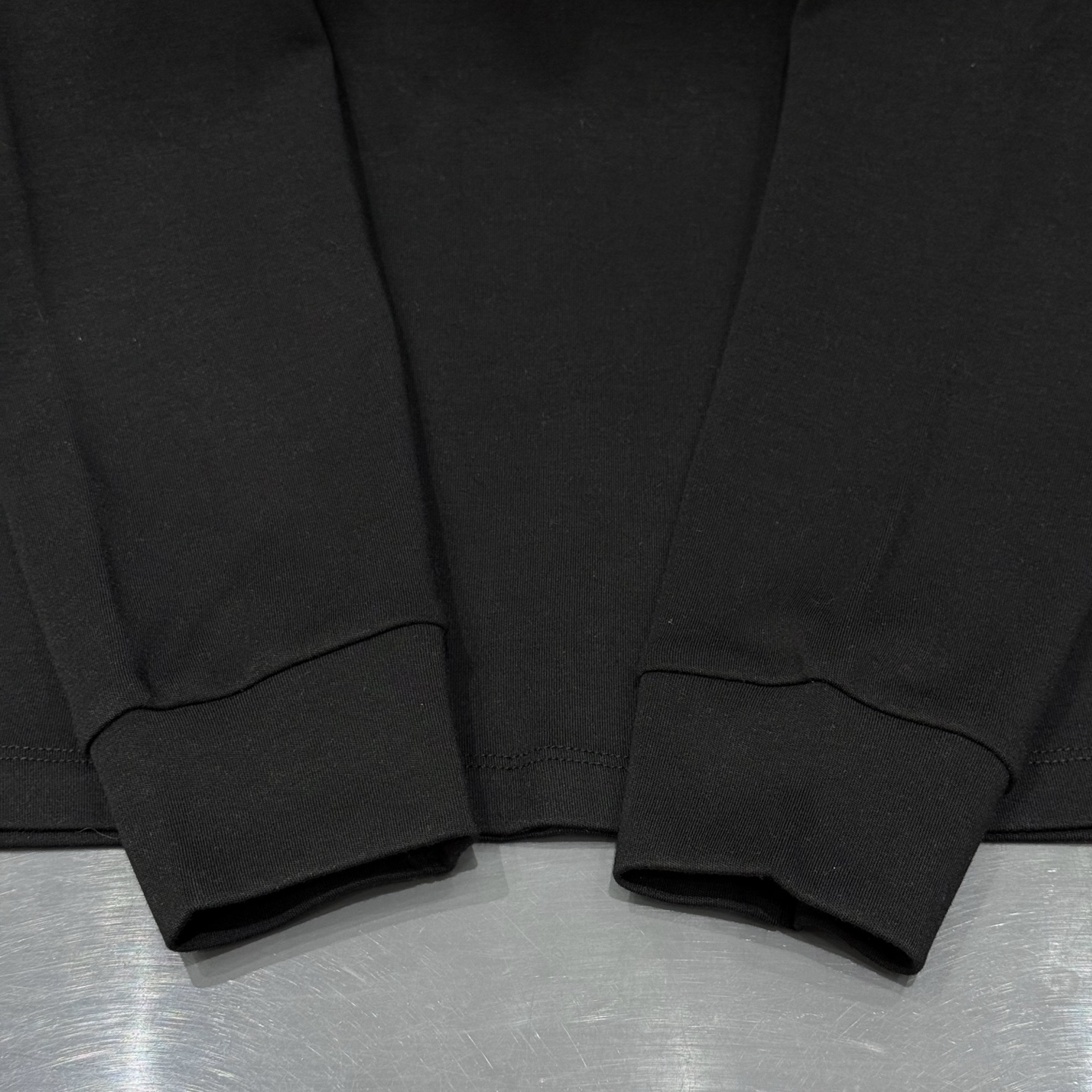 黑色：细节特写