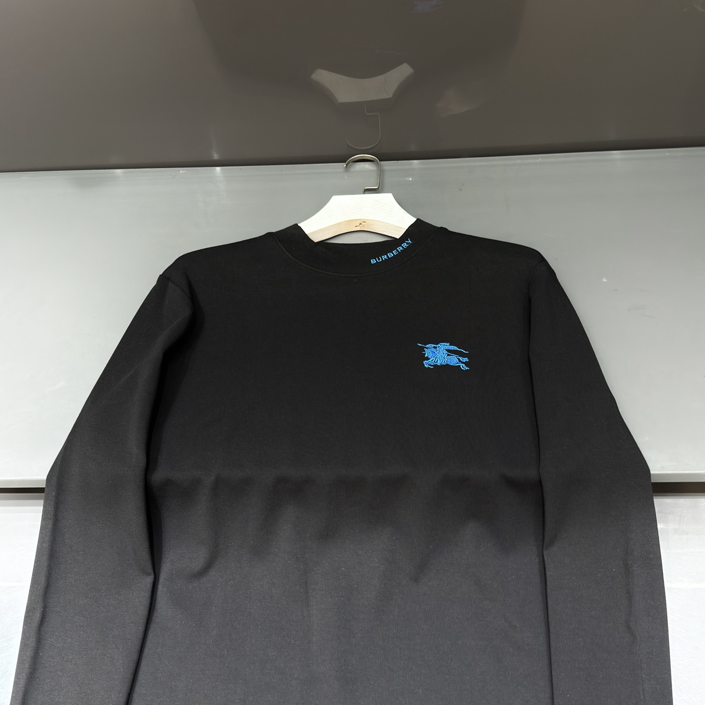 黑色：细节特写