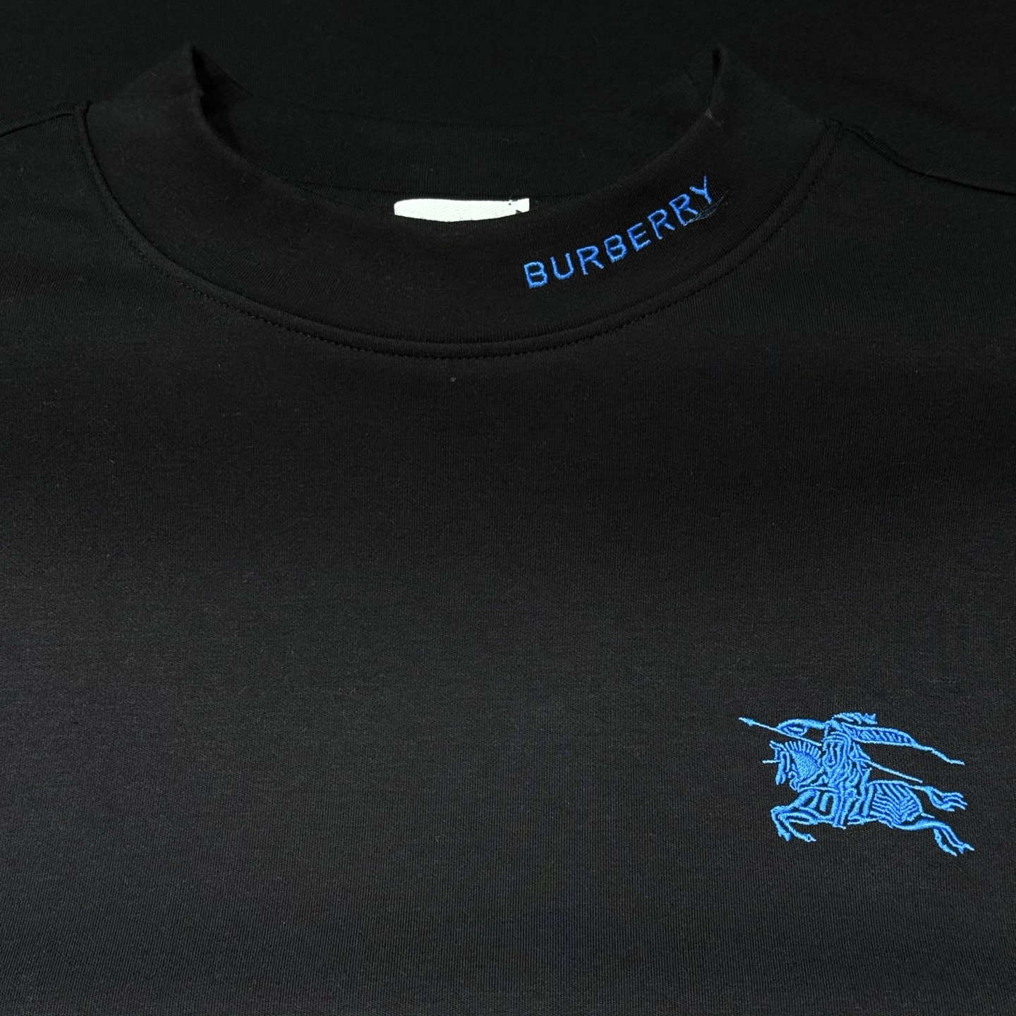 黑色：细节特写