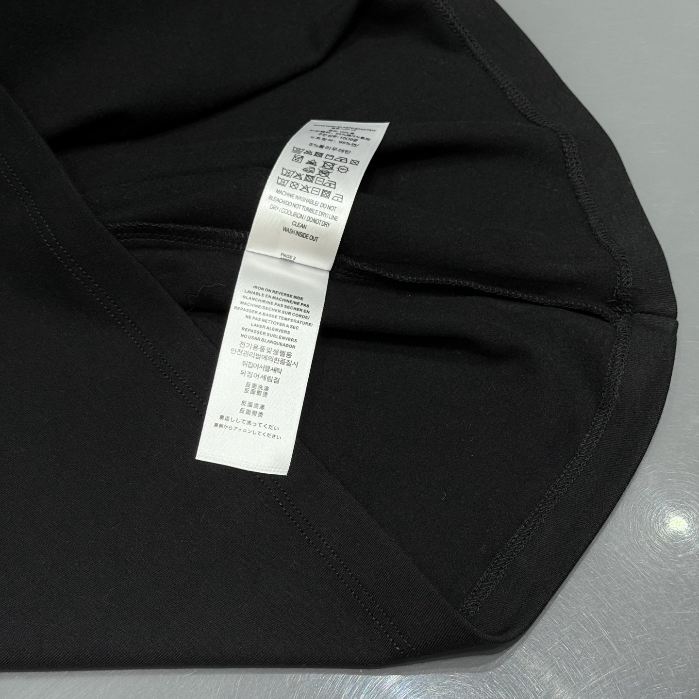 黑色：细节特写