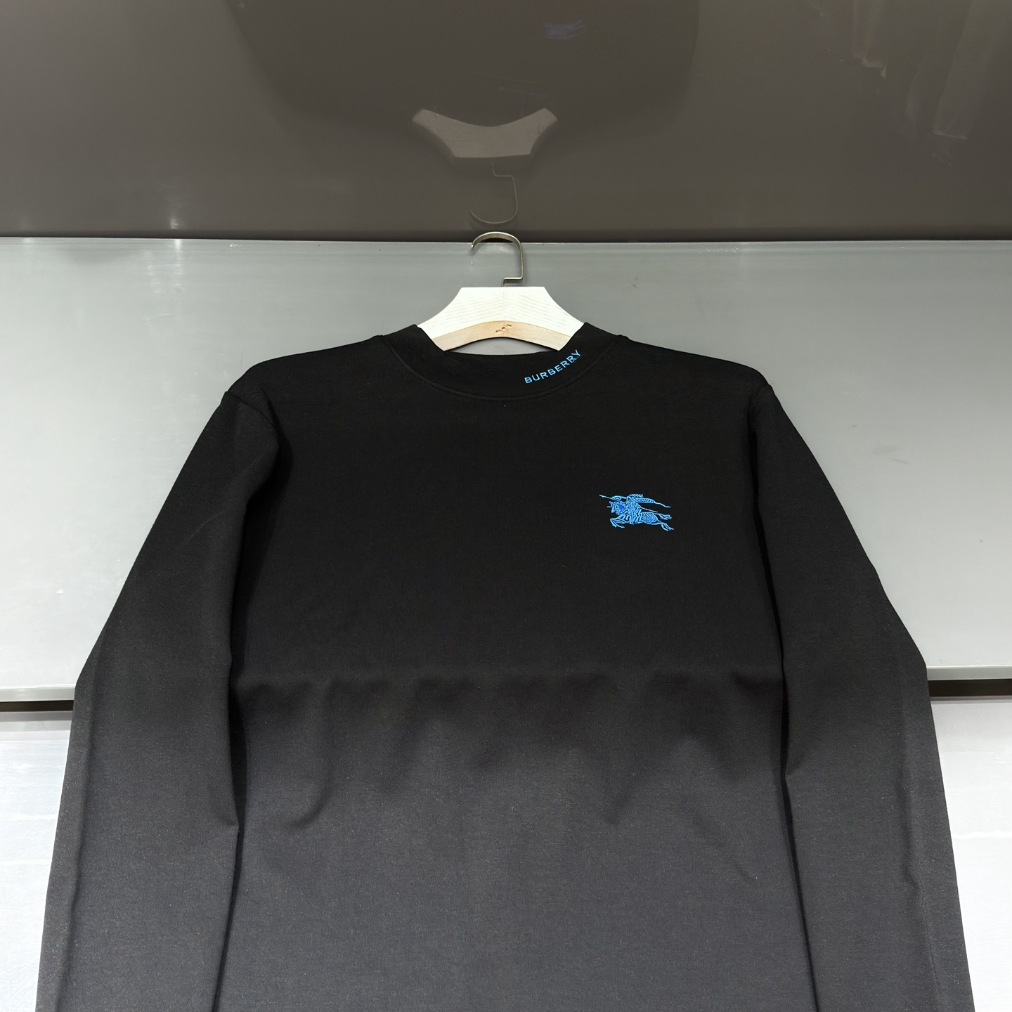 黑色：细节特写