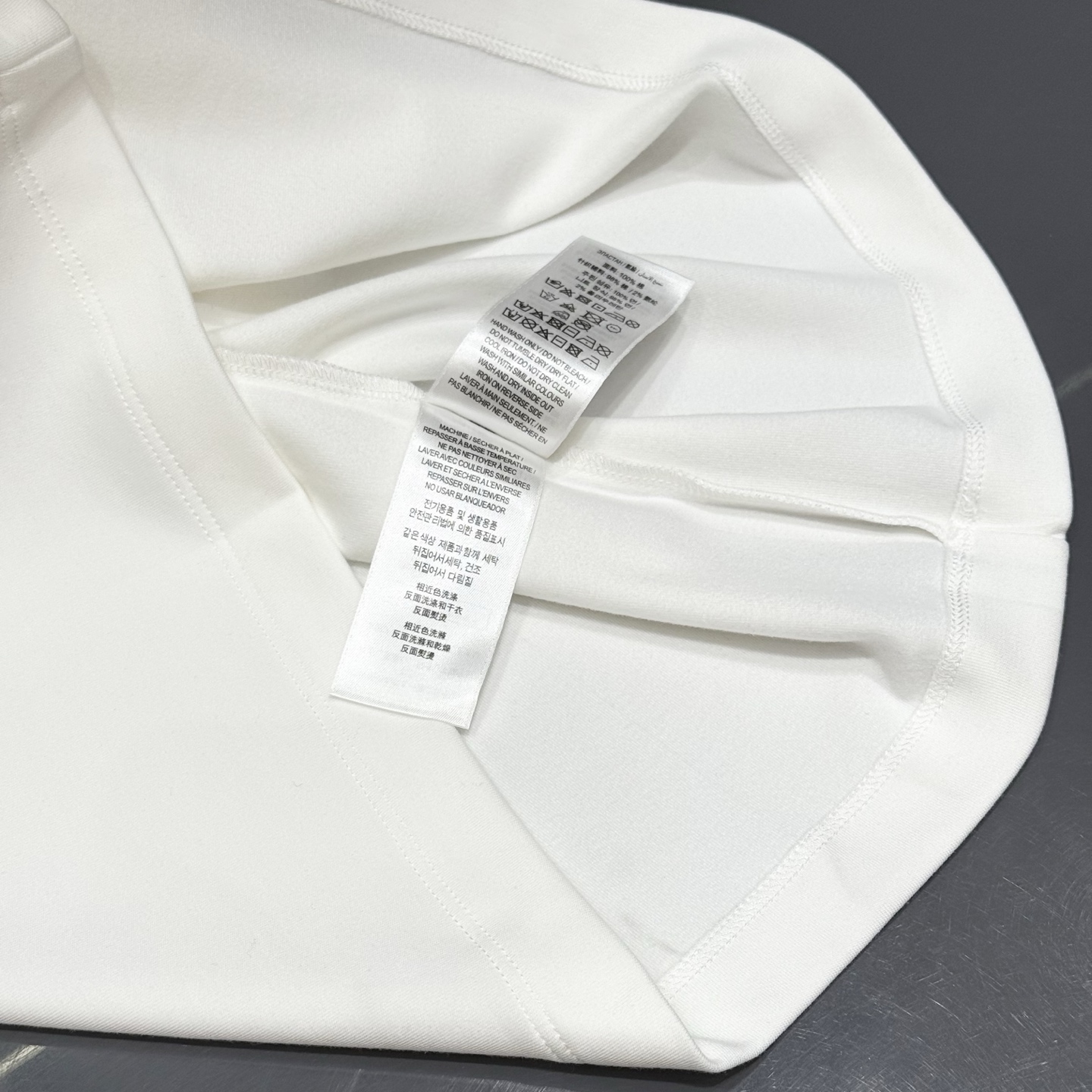 白色：细节特写