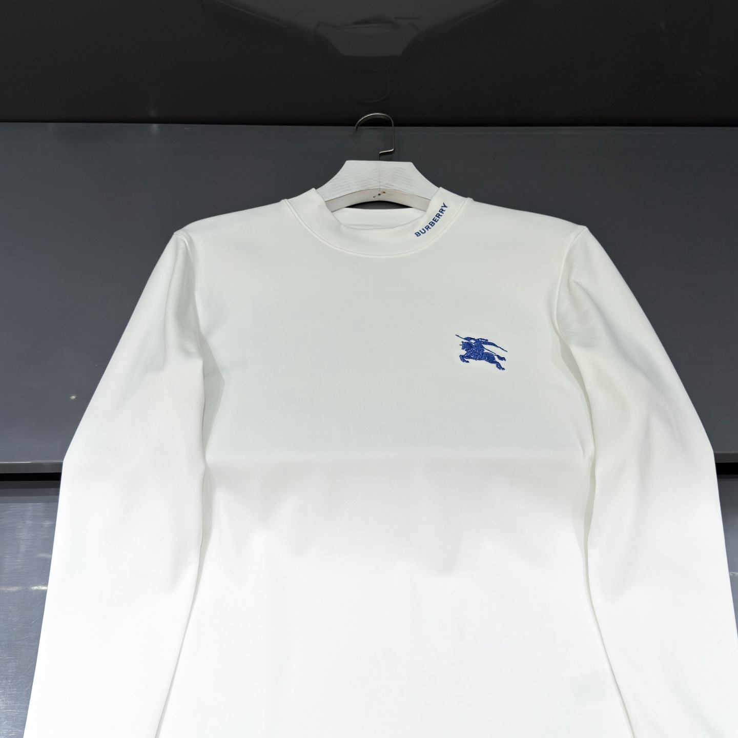 白色：细节特写