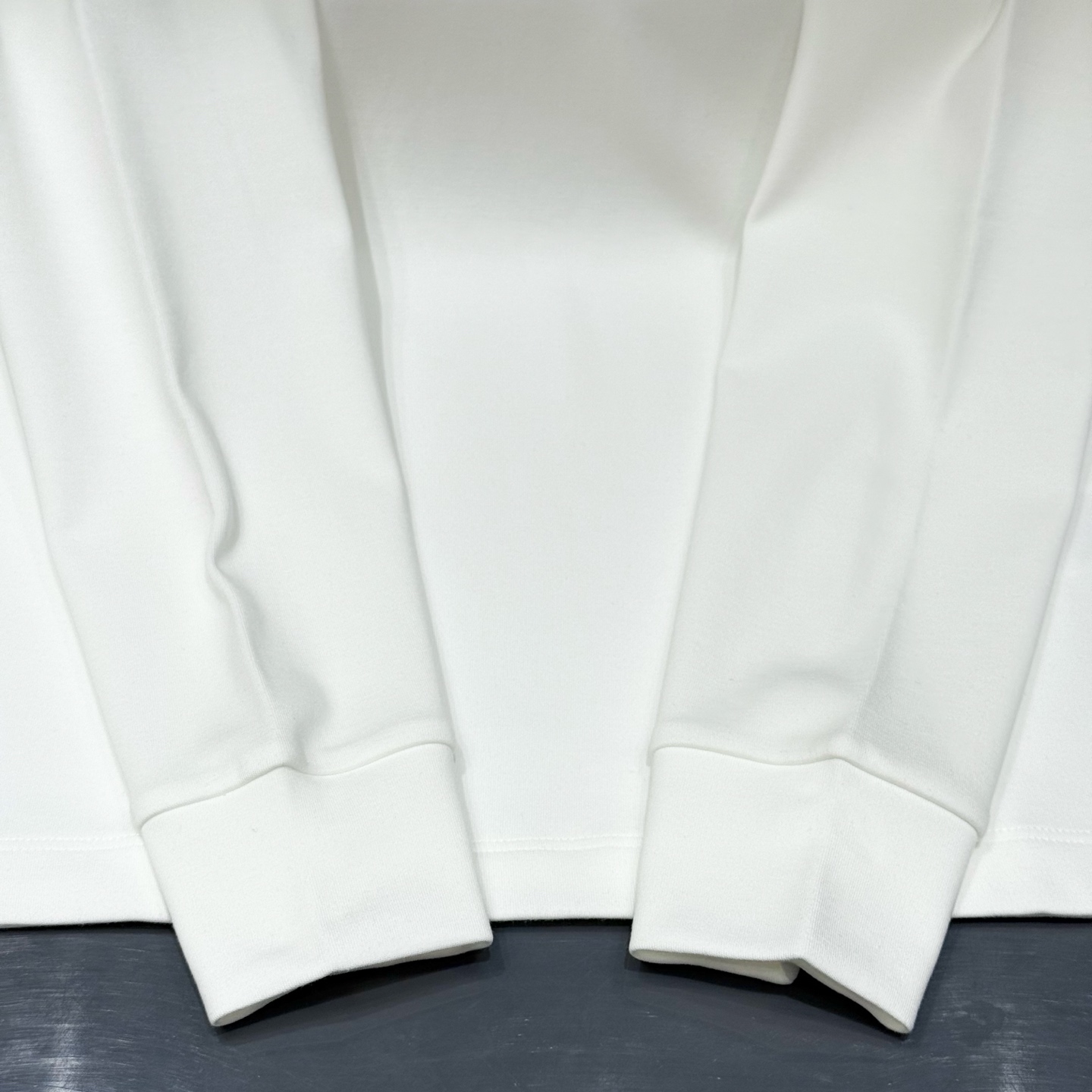 白色：细节特写