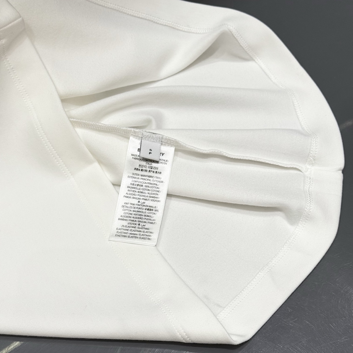 白色：细节特写