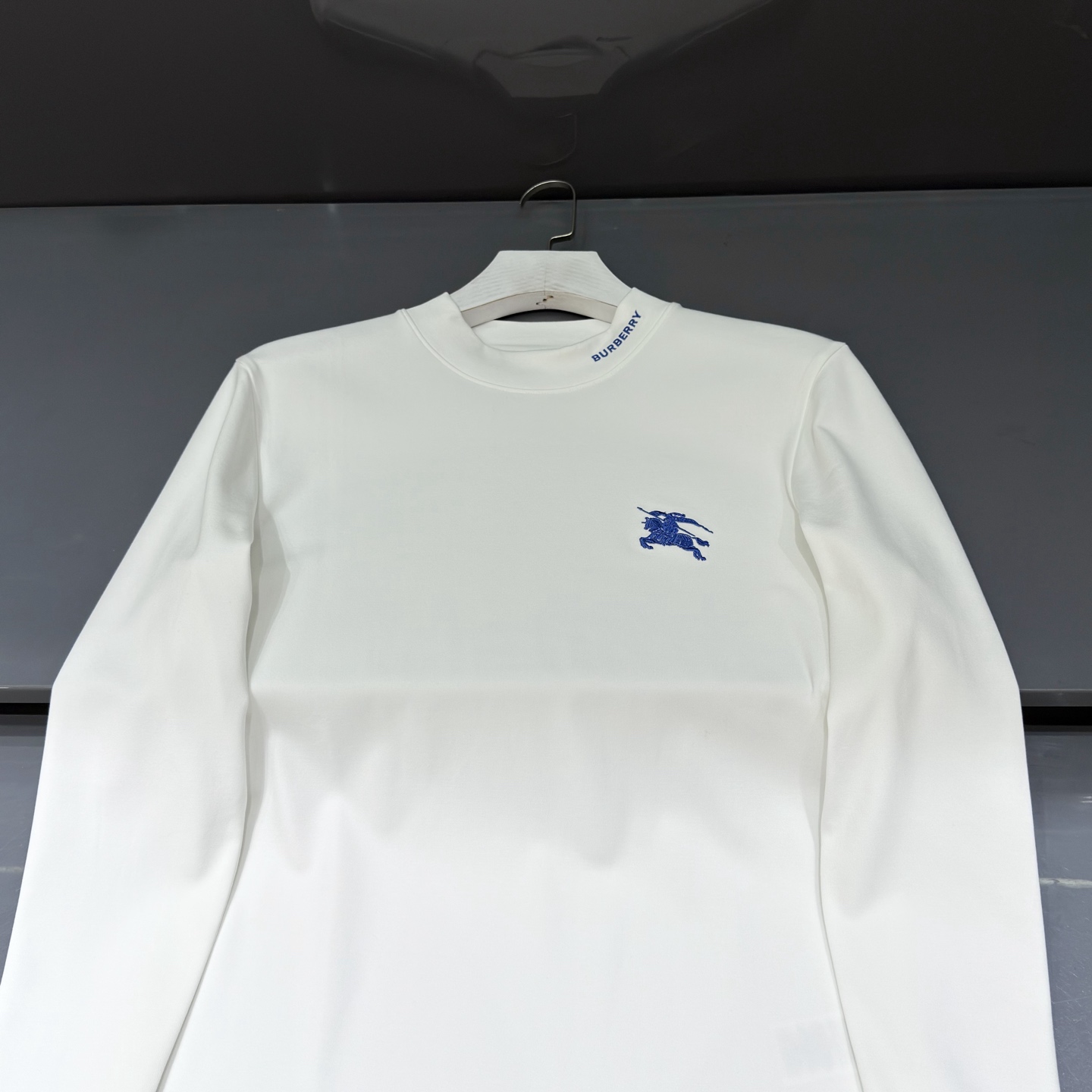 白色：细节特写