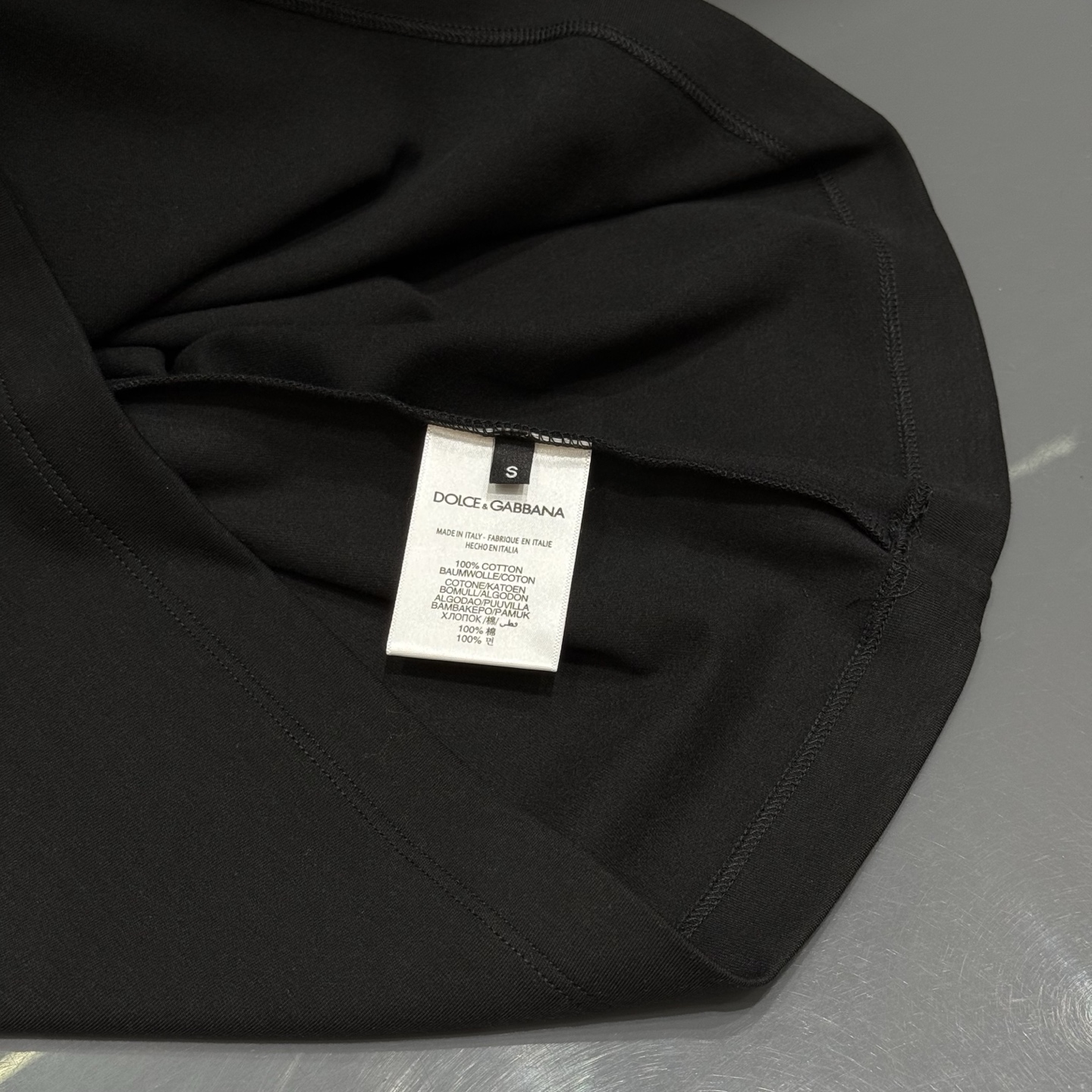 黑色：细节特写