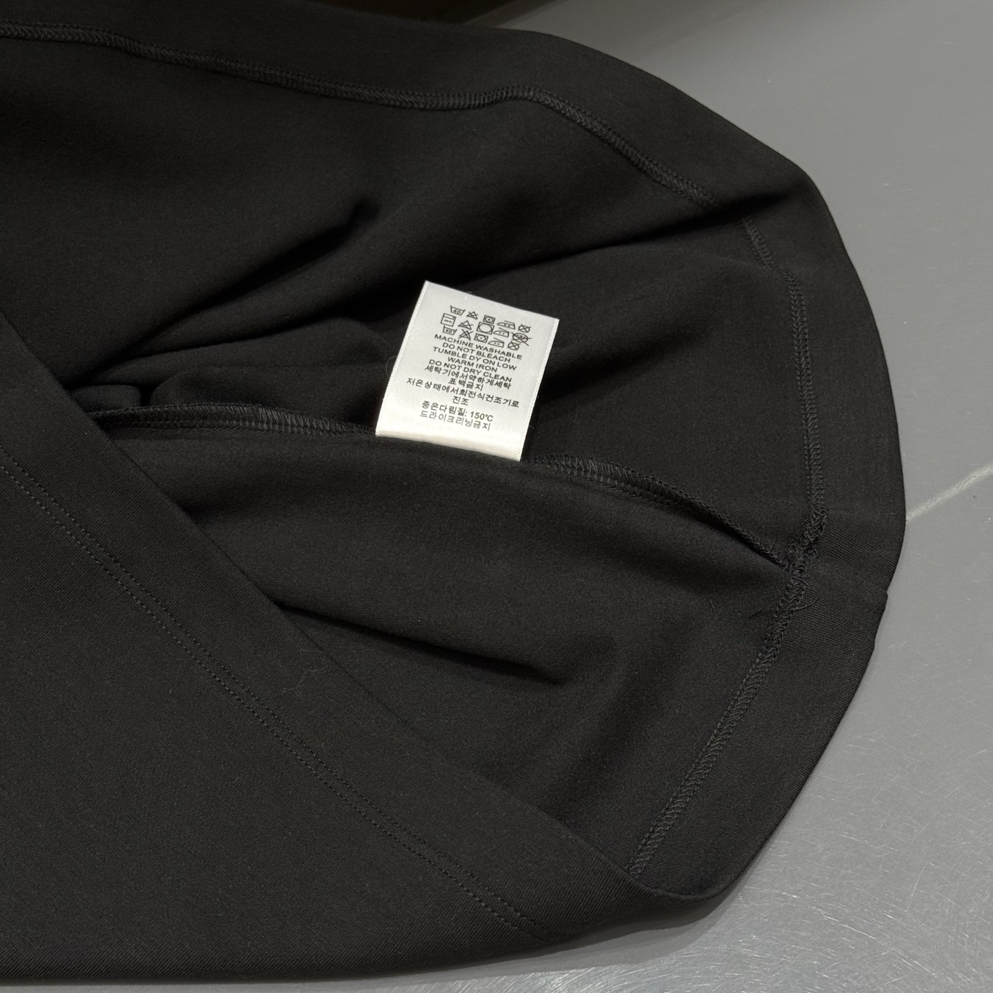 黑色：细节特写