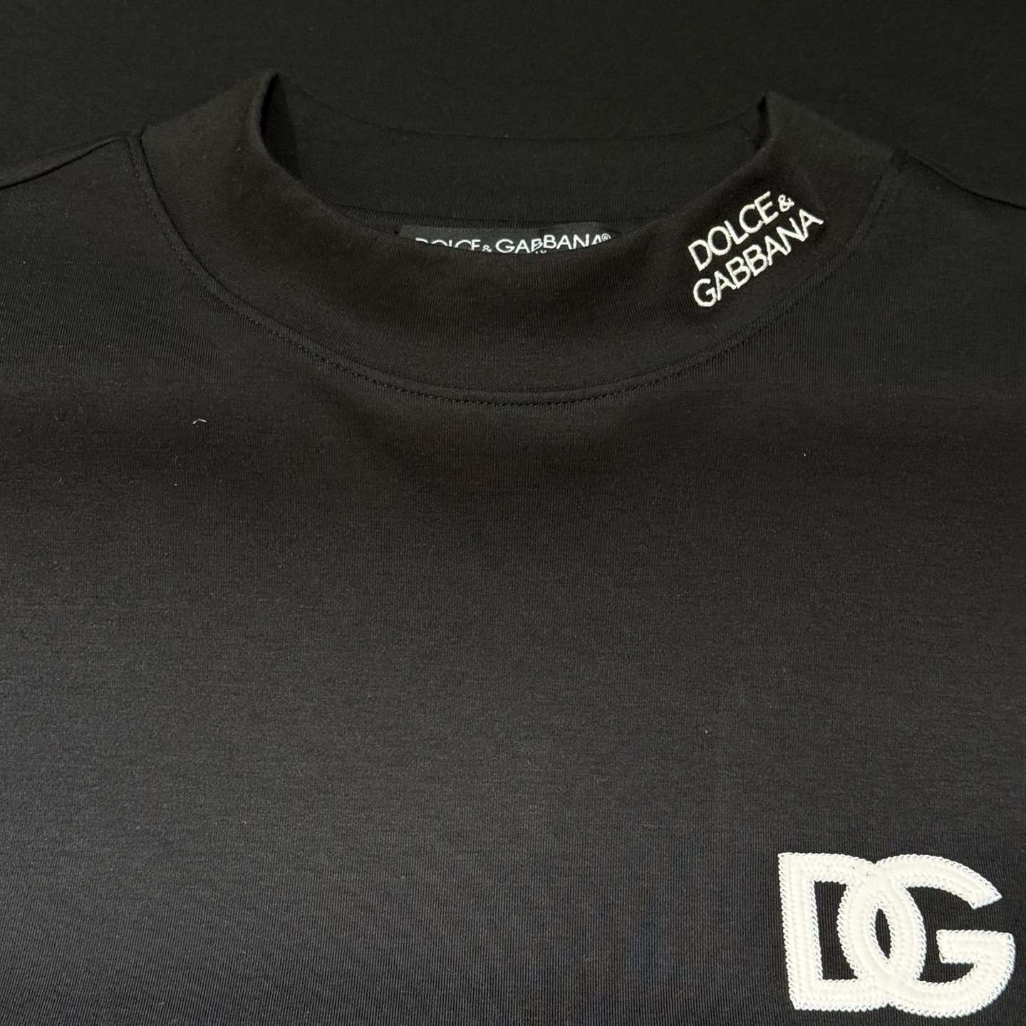 黑色：细节特写