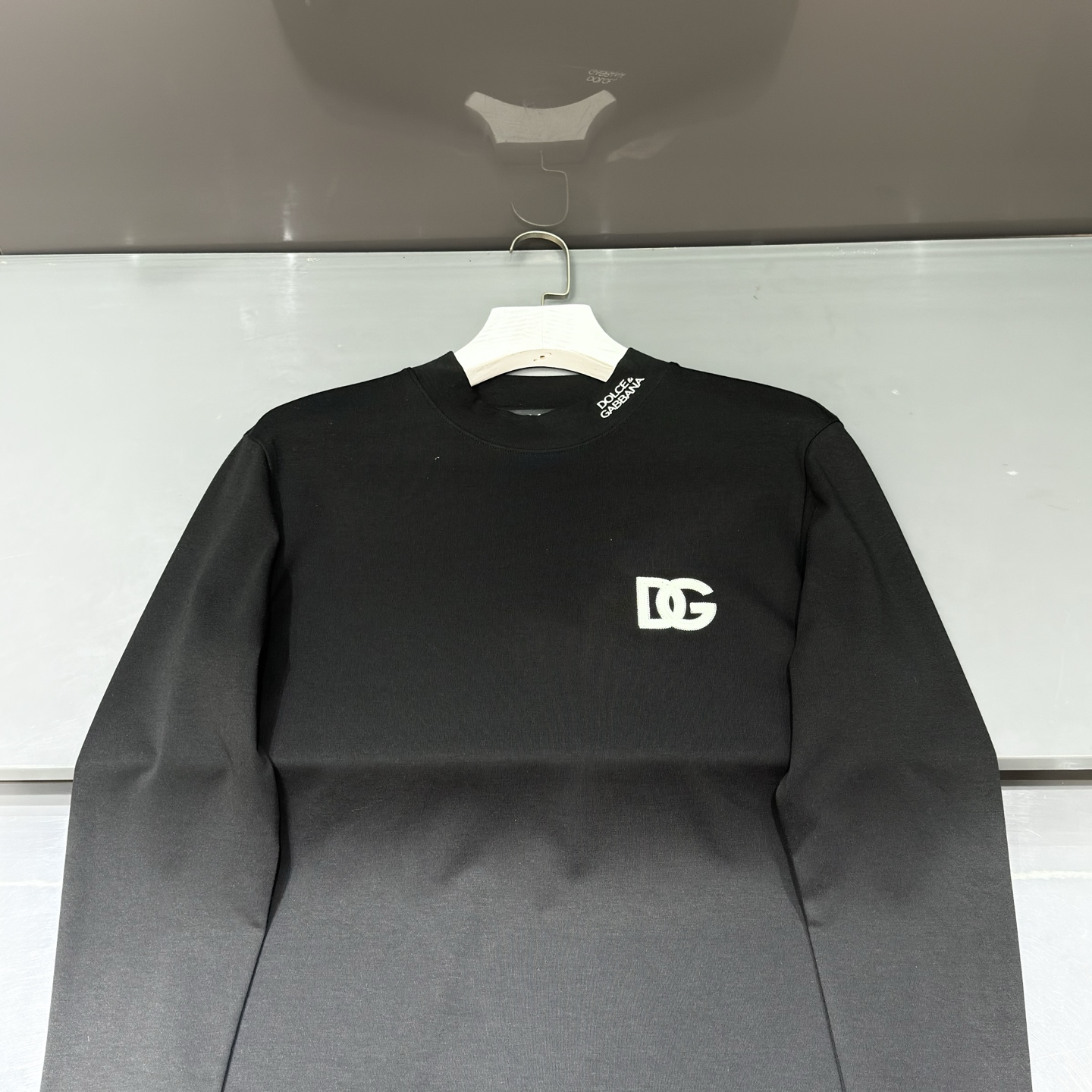 黑色：细节特写