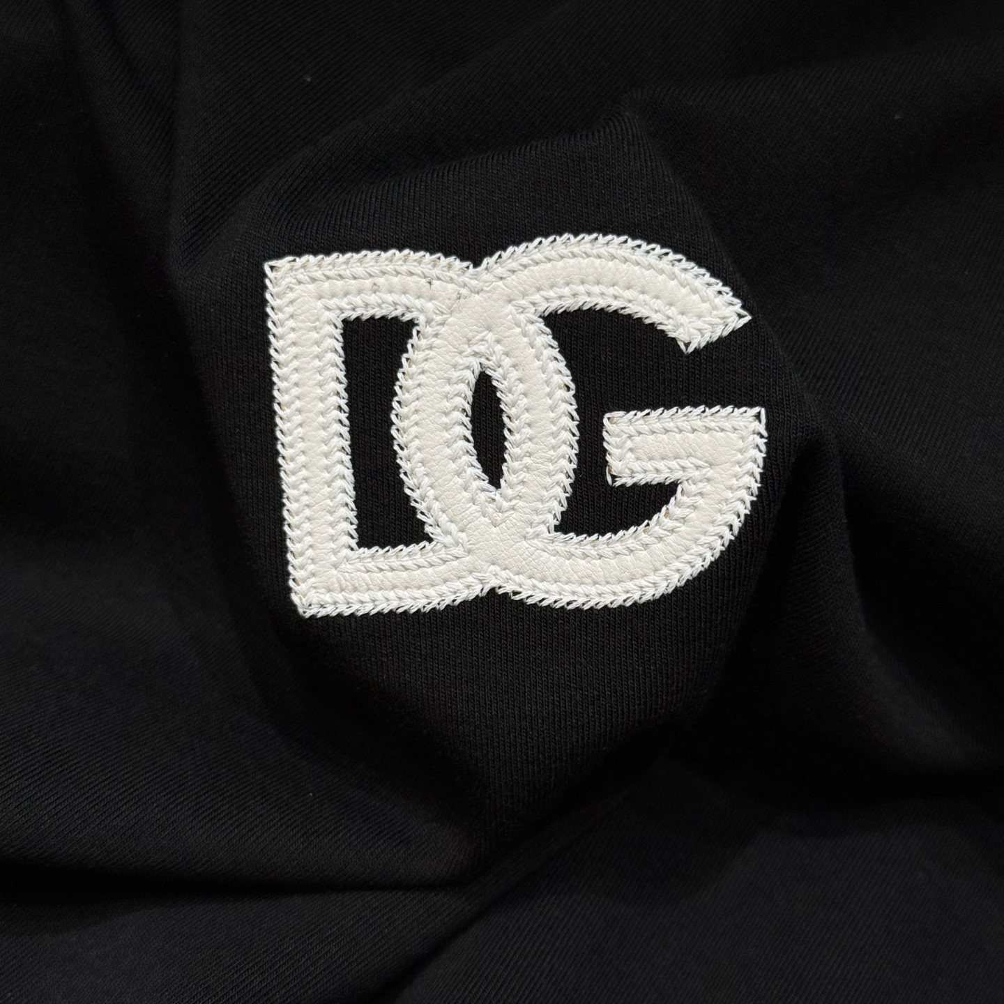 黑色：细节特写