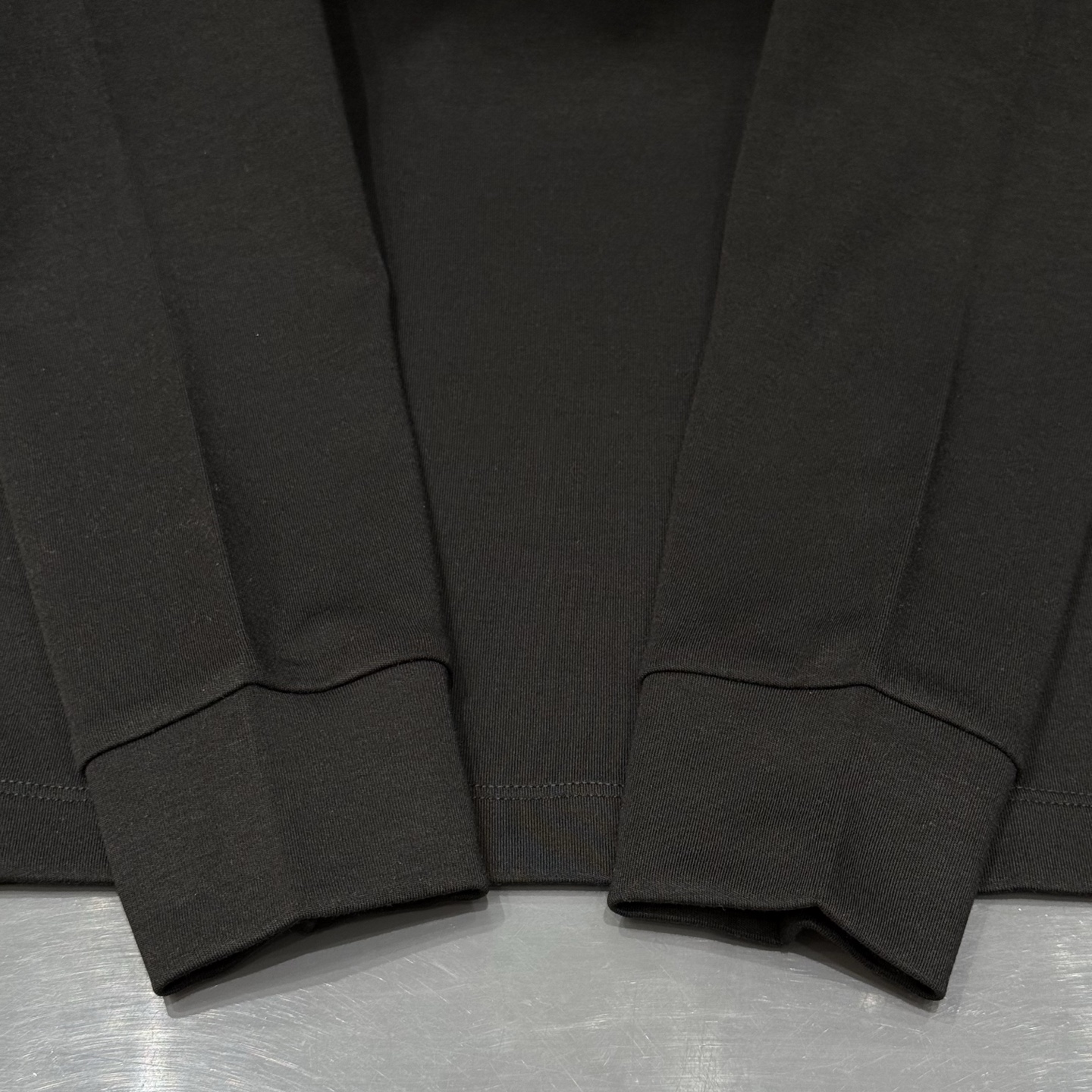 黑色：细节特写