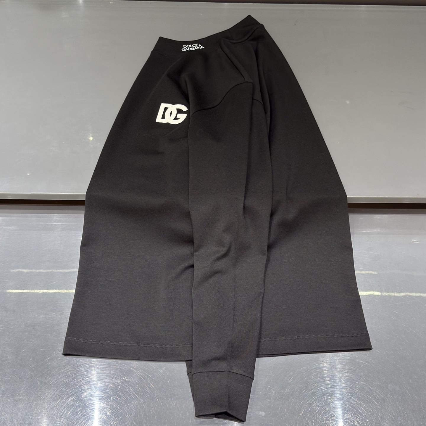 黑色：细节特写