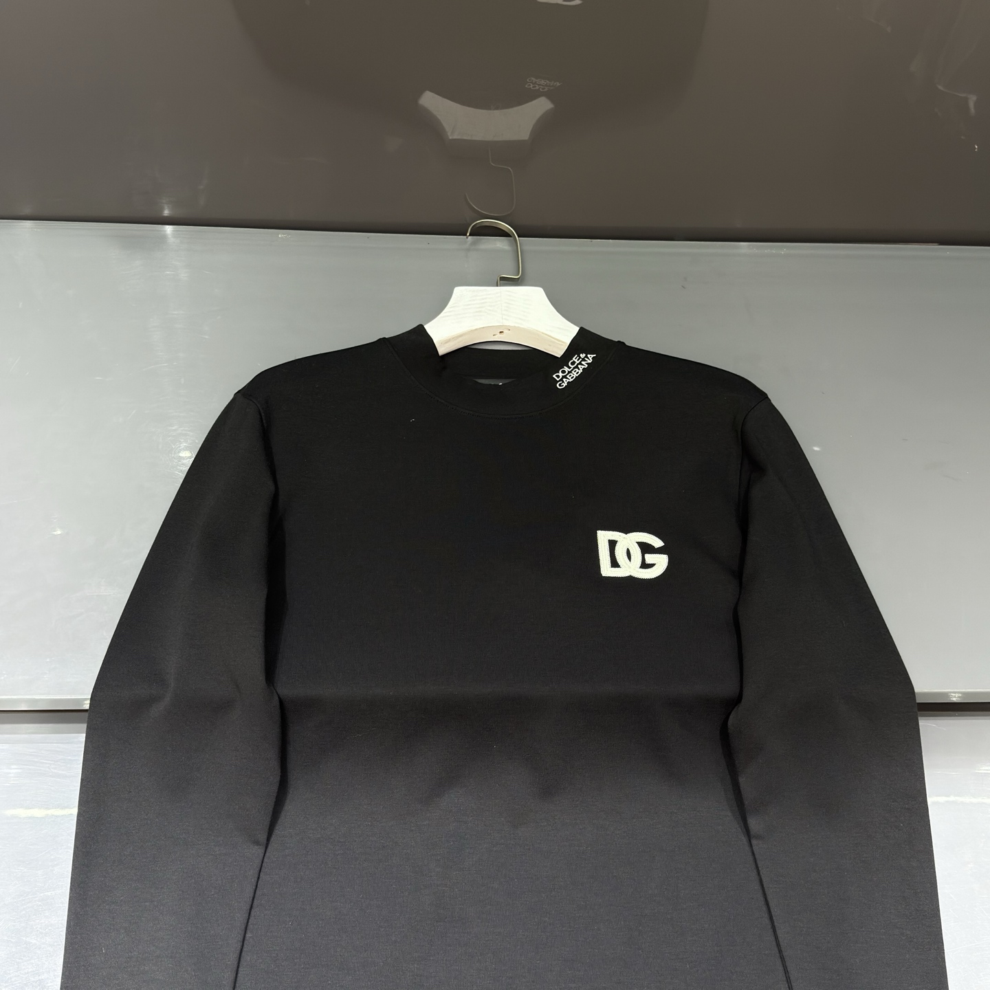 黑色：细节特写