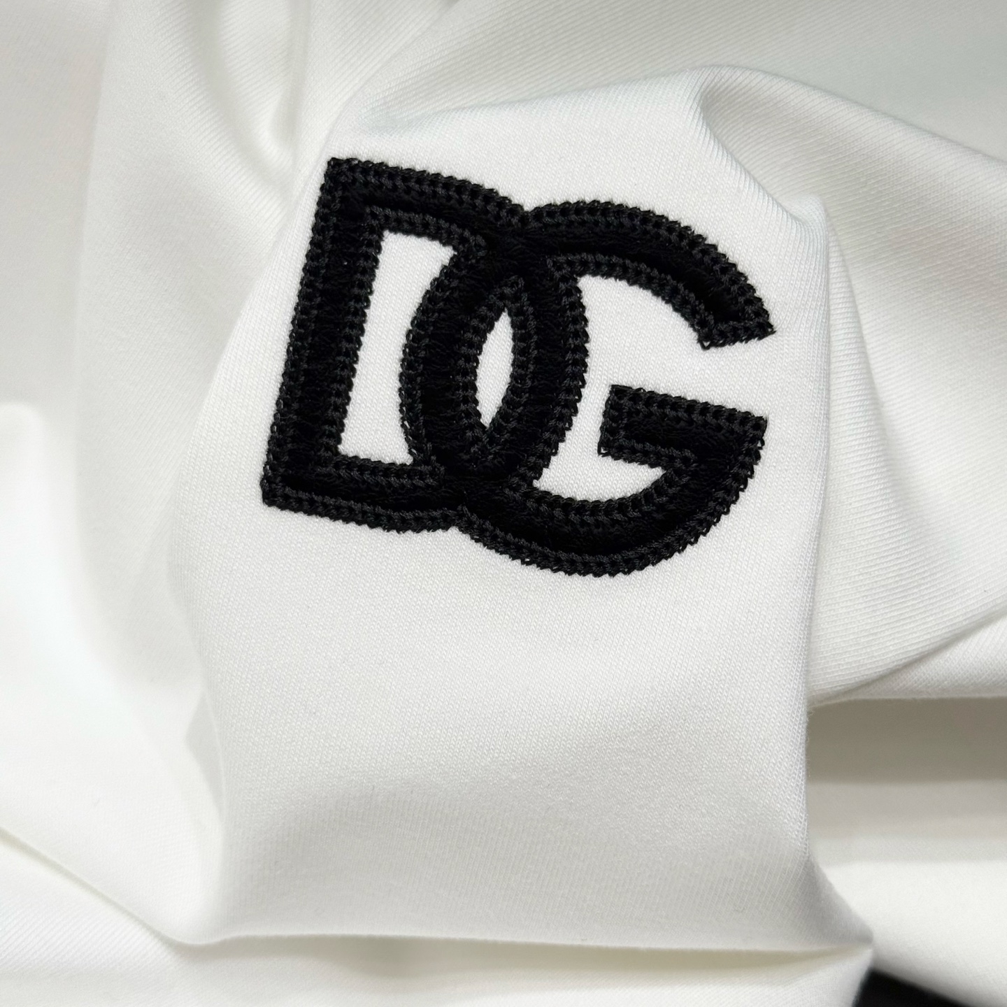 白色：细节特写