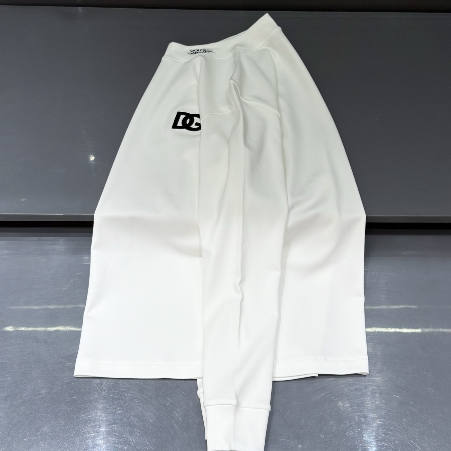 白色：细节特写