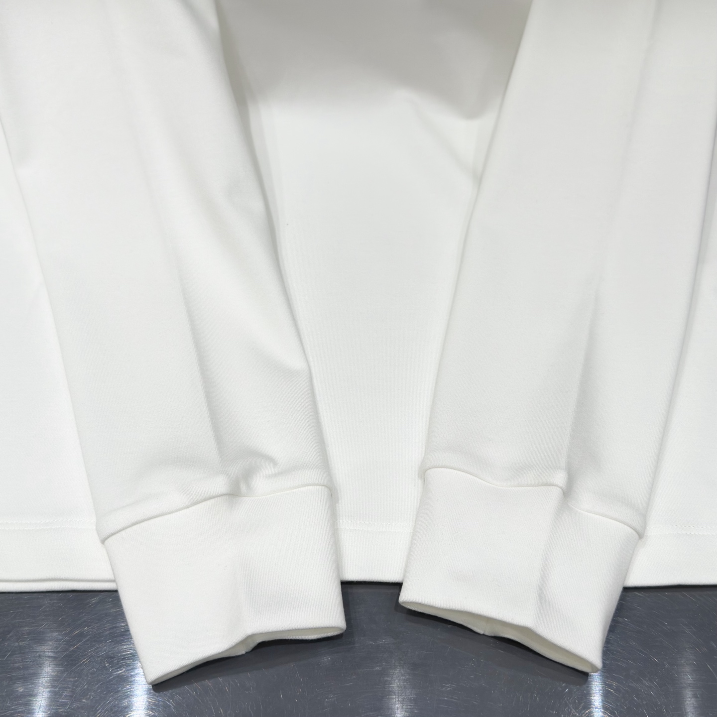 白色：细节特写