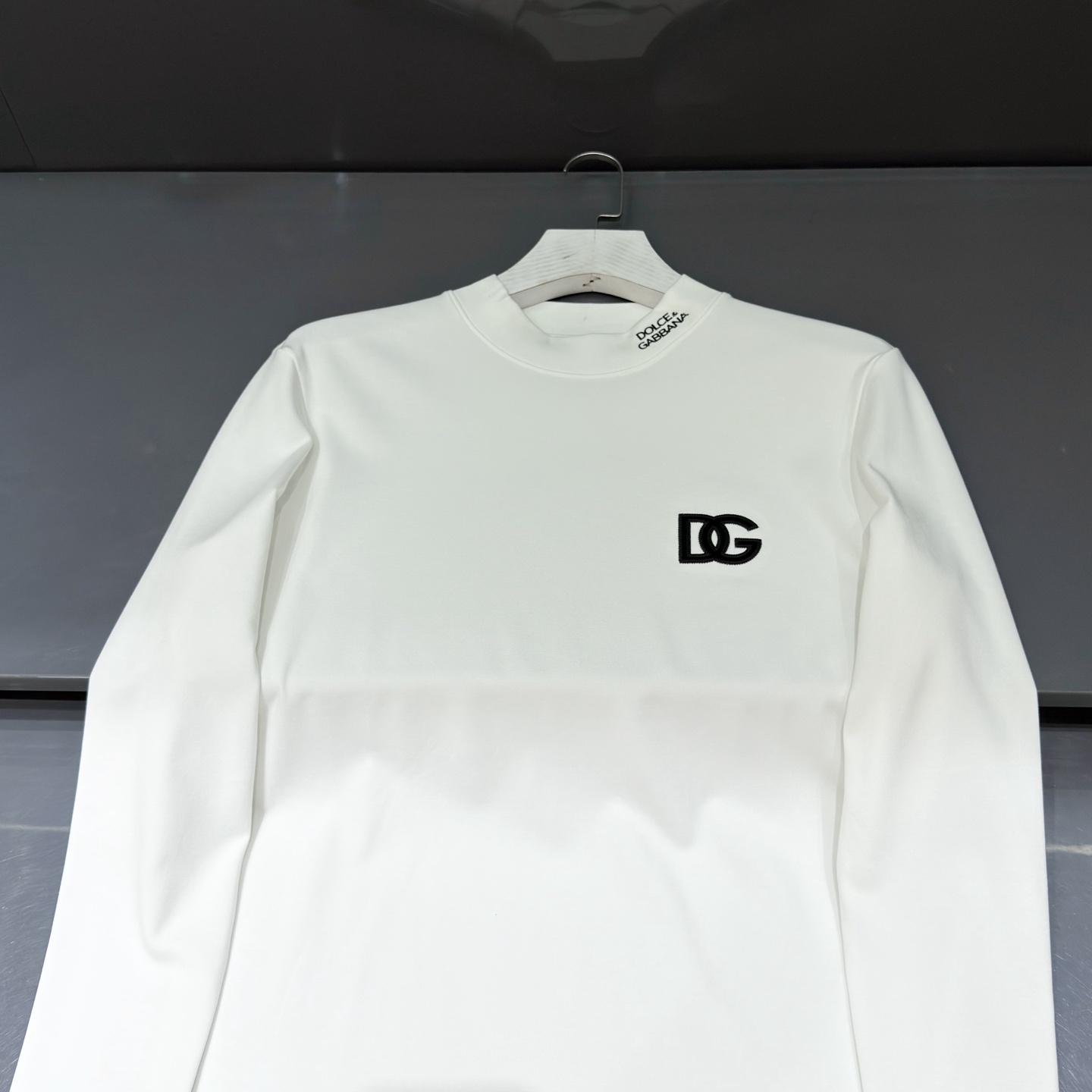 白色：细节特写