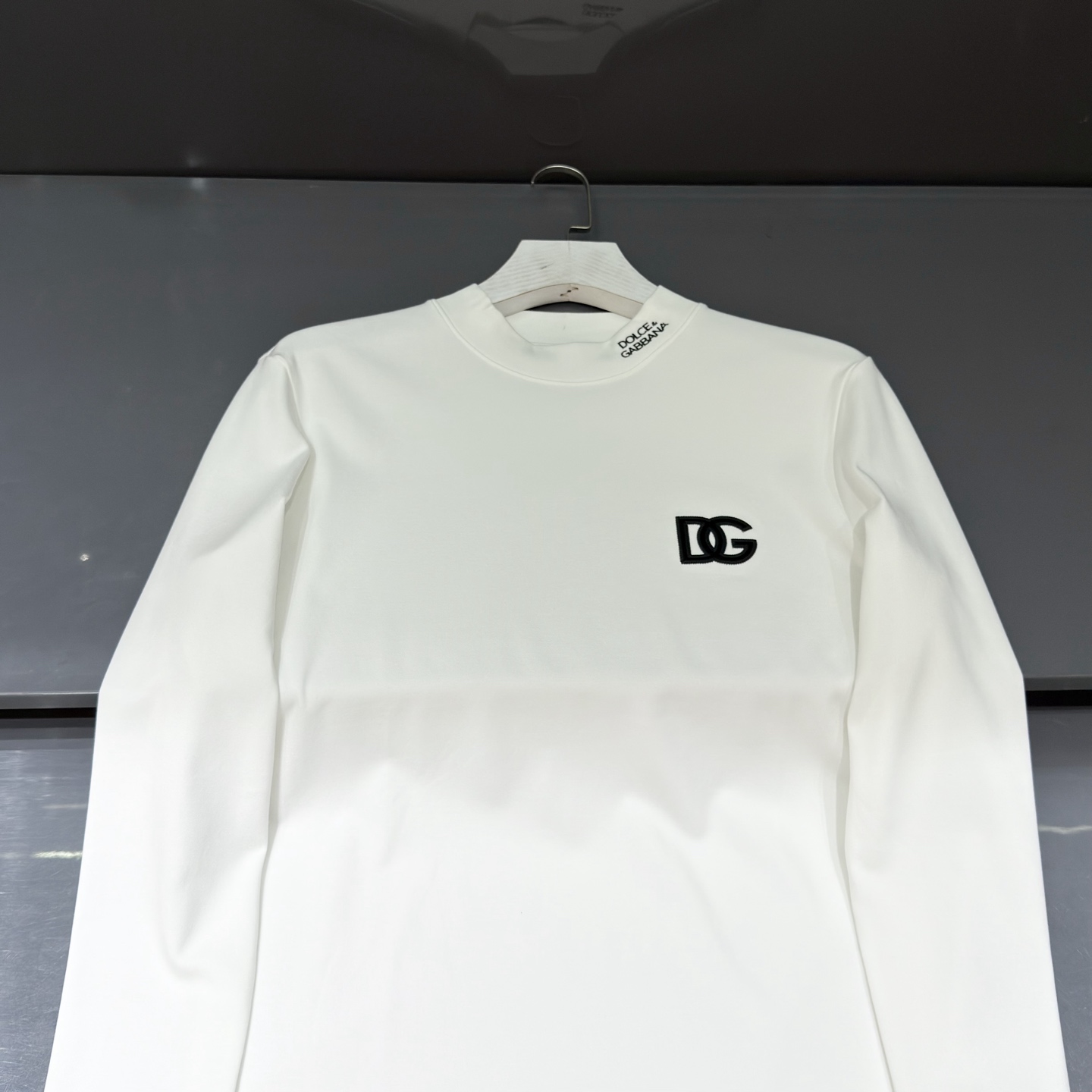 白色：细节特写