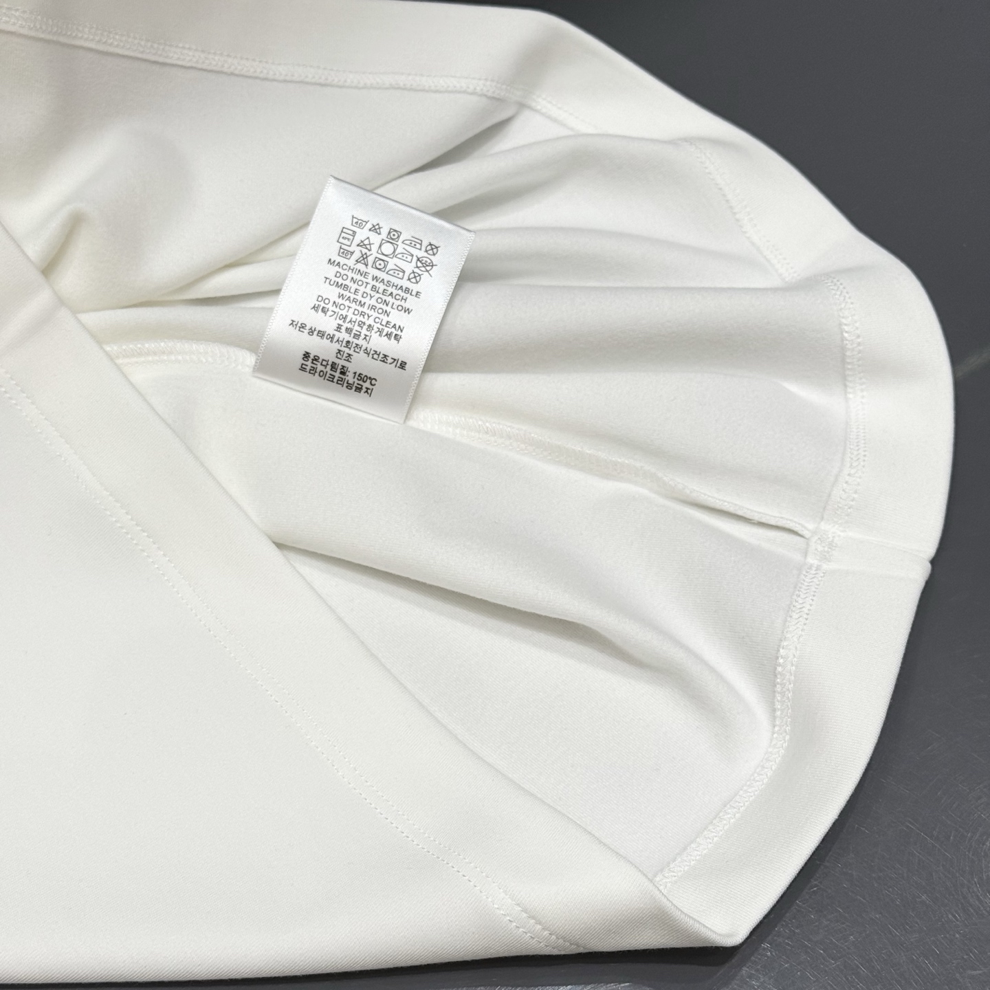 白色：细节特写