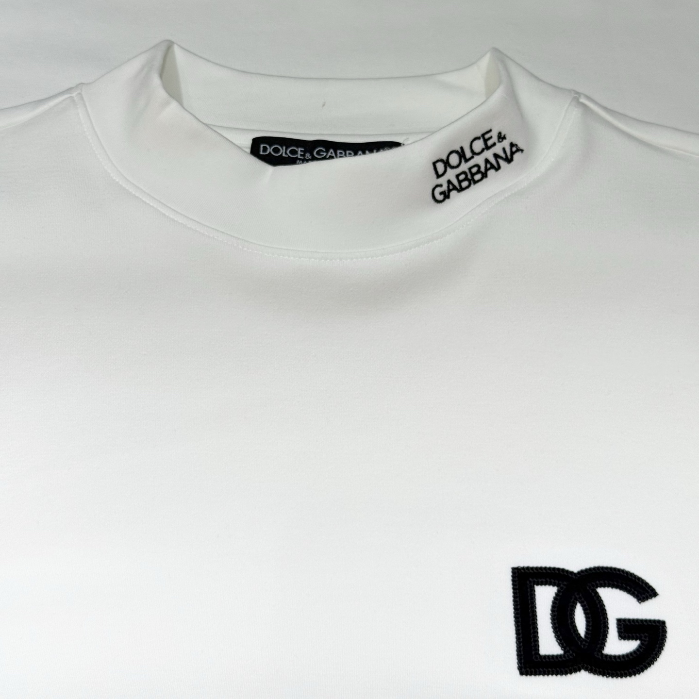 白色：细节特写