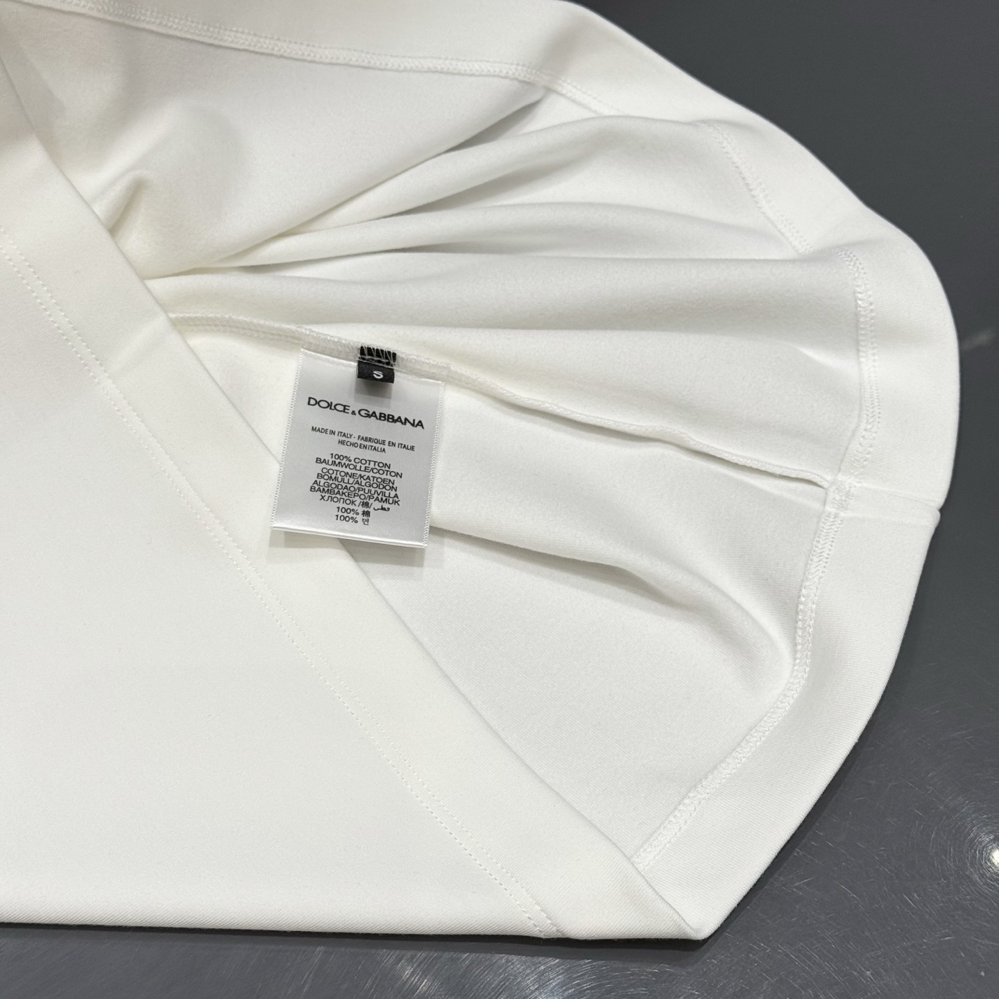 白色：细节特写