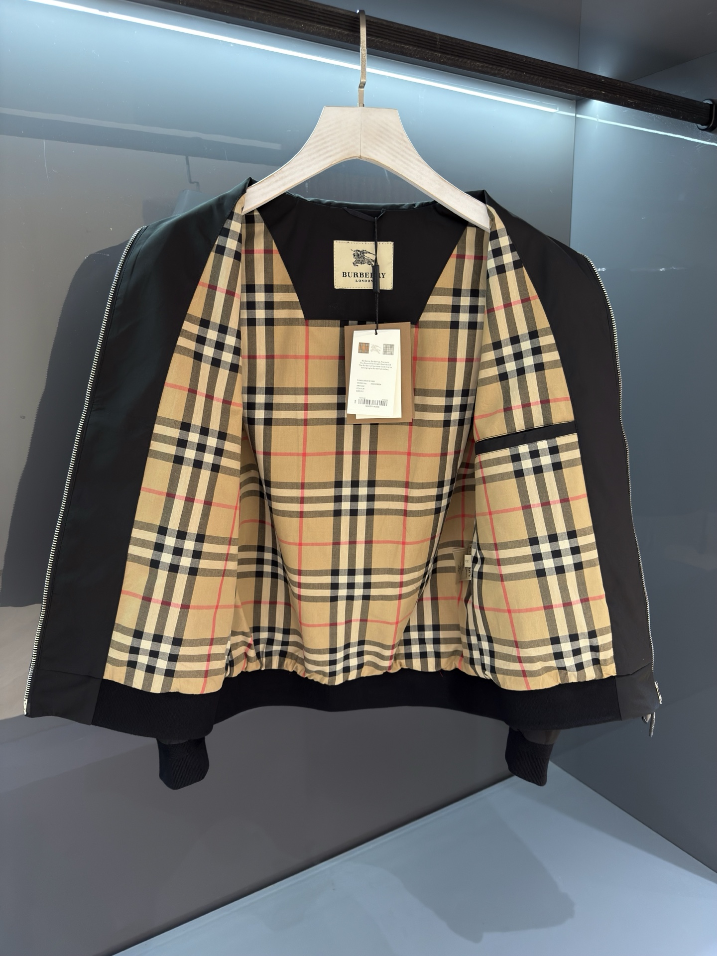 BUR渠道新品订单.l完美呈现,做为新季最实用的外套 2025SS秋冬新品男士商务翻领战马棉外套 夹棉外