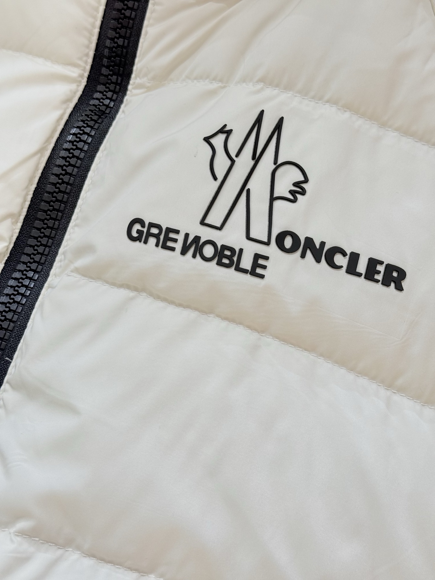 【新品】 ‼️‼️ 男士连帽拉链羽绒服夹克外套、贸易公司渠道货，高端品鉴臻品，顶级罗马尼亚产，25年A/